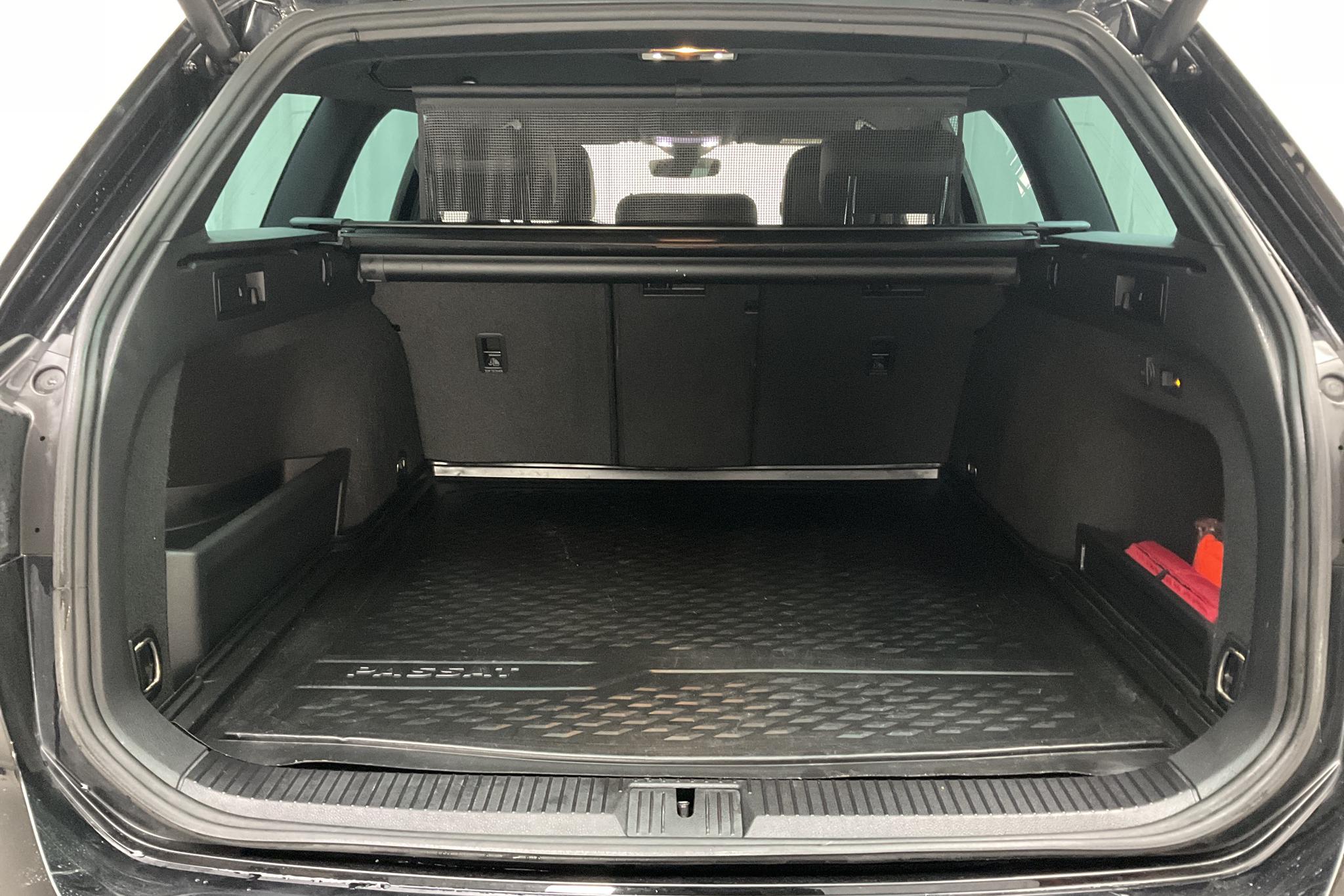 VW Passat Alltrack 2.0 TDI Sportscombi 4MOTION (240hk) - 72 070 km - Automatic - black - 2019