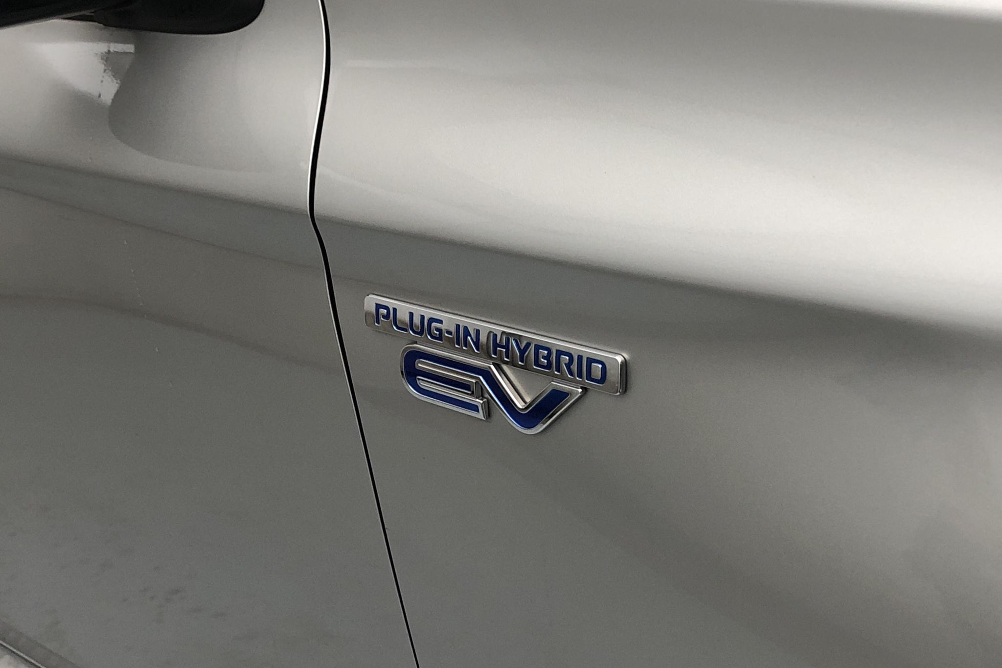 Mitsubishi Outlander 2.4 Plug-in Hybrid 4WD (136hk) - 6 549 mil - Automat - silver - 2019
