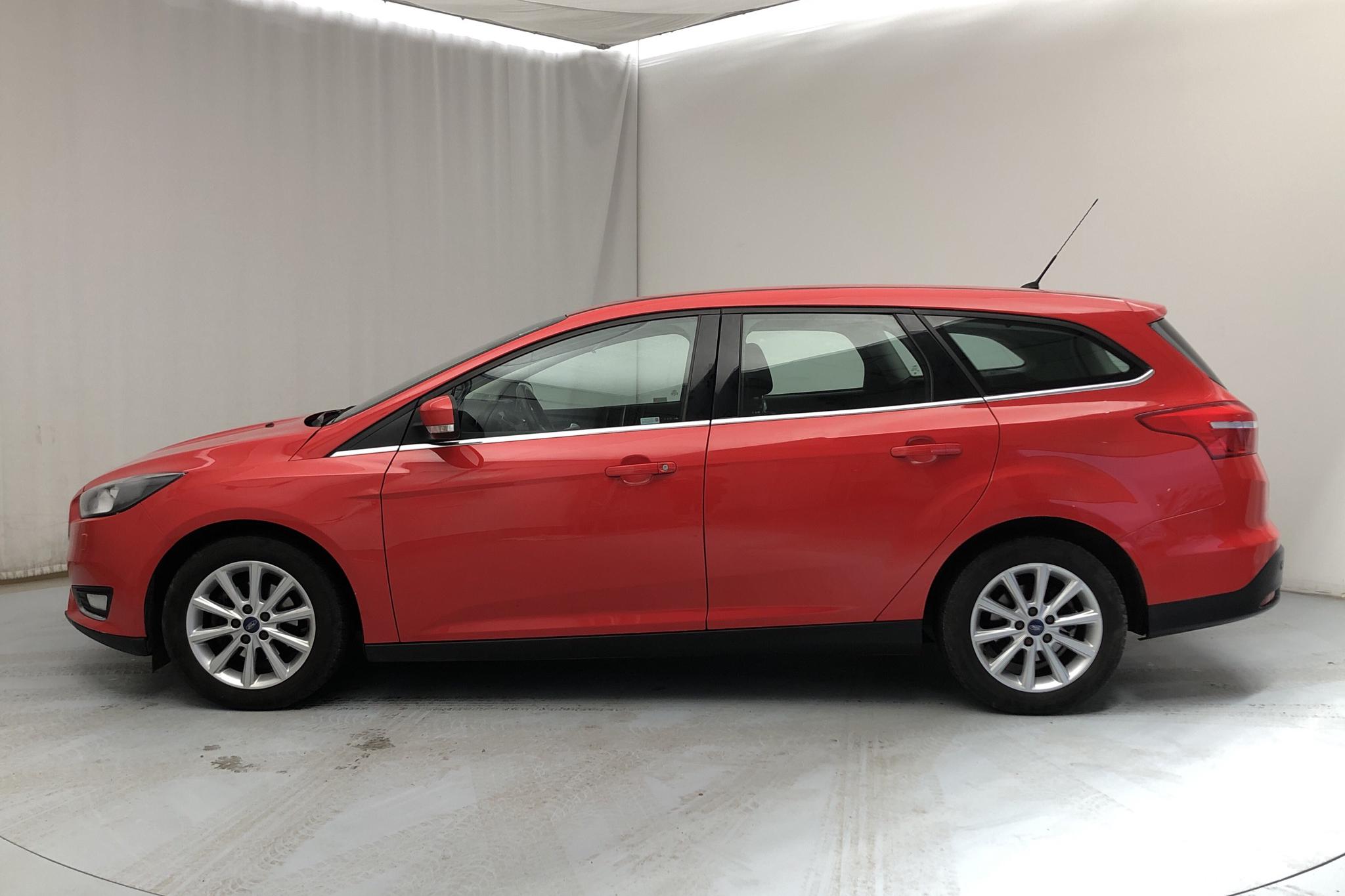 Ford Focus 1.0 EcoBoost Kombi (100hk) - 4 145 mil - Manuell - röd - 2015