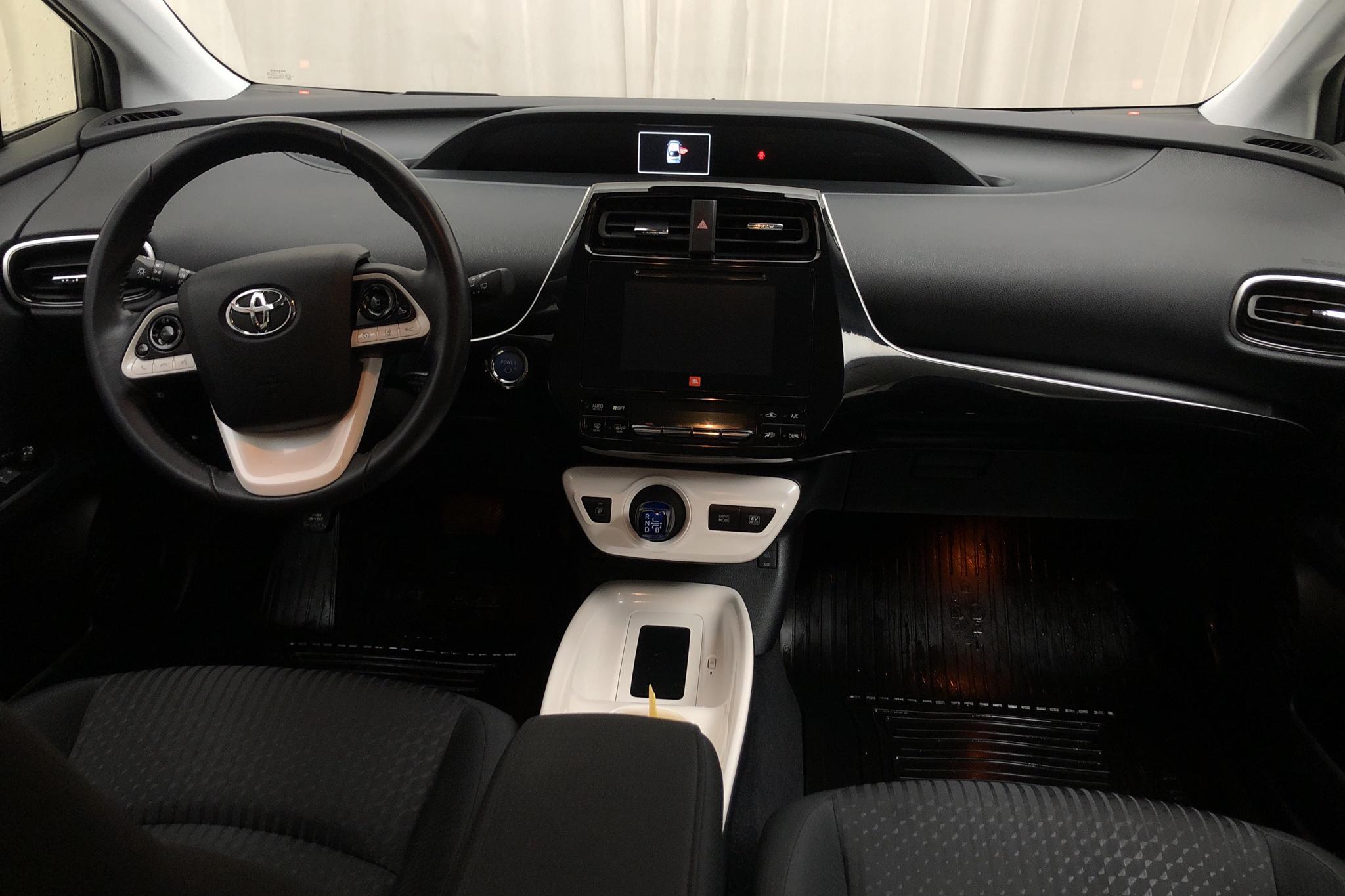Toyota Prius 1.8 HSD (99hk) - 5 215 mil - Automat - vit - 2016