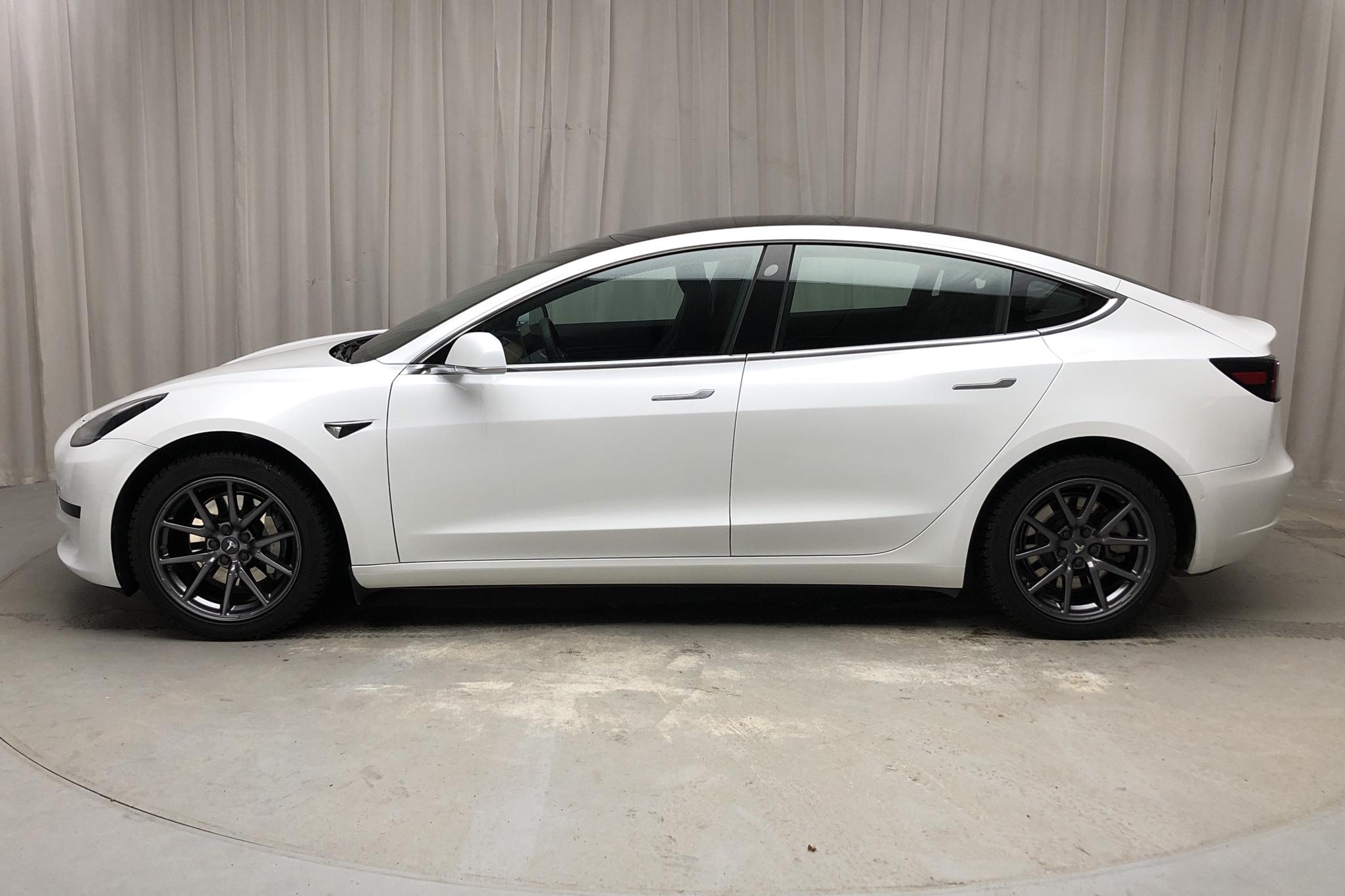 Tesla Model 3 Standard Range Plus RWD - 5 212 mil - Automat - vit - 2019
