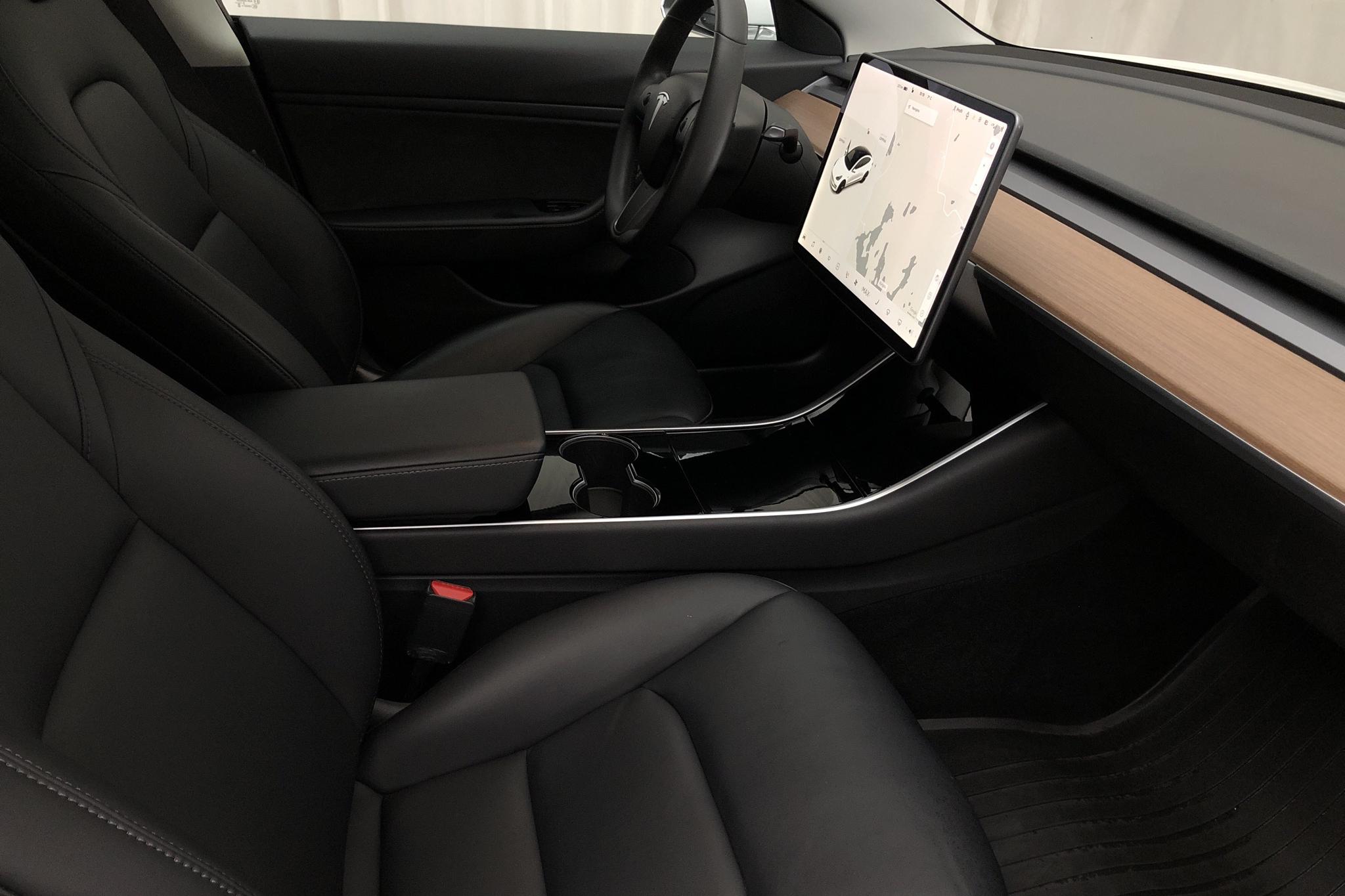 Tesla Model 3 Standard Range Plus RWD - 5 212 mil - Automat - vit - 2019