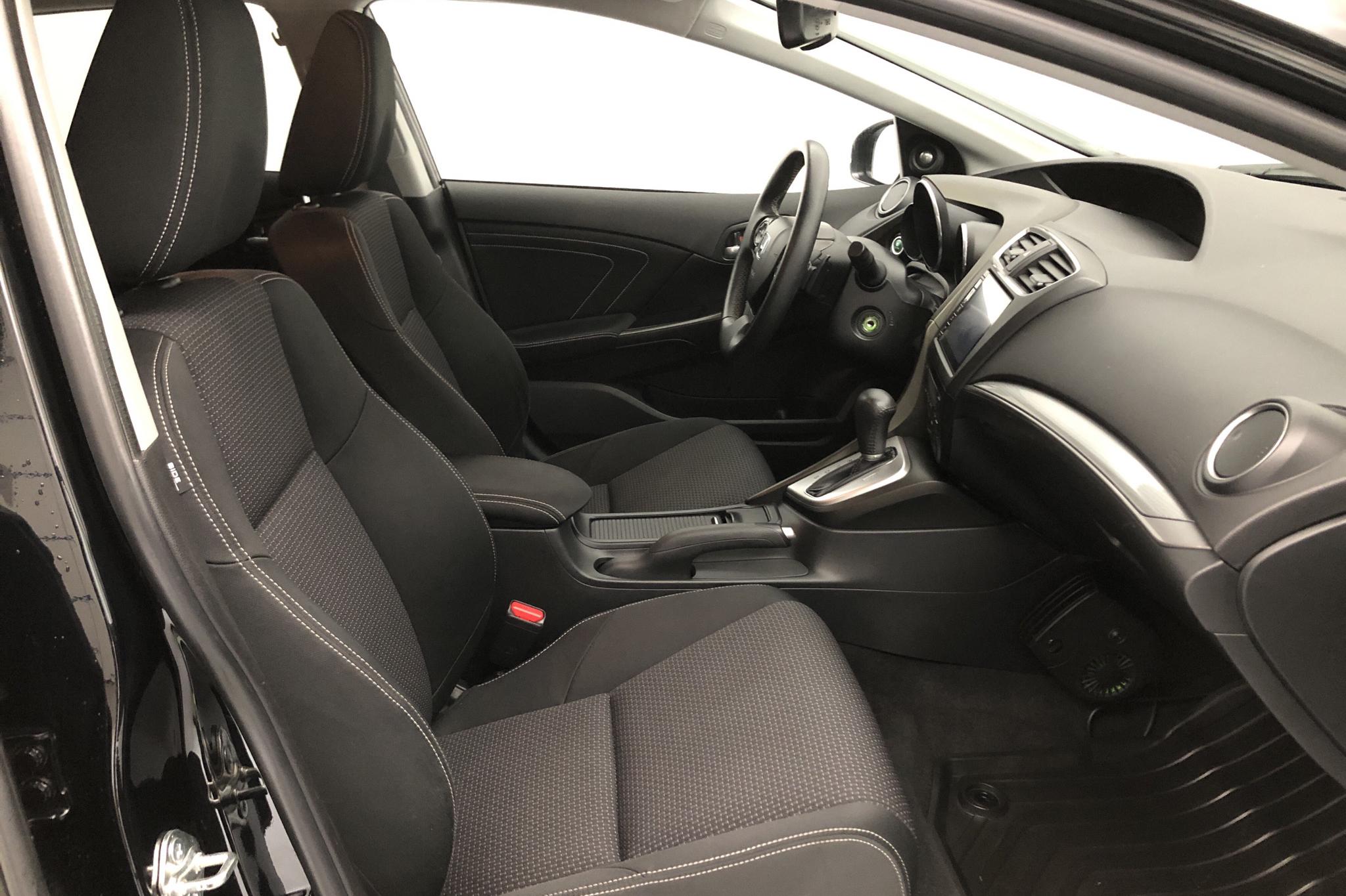 Honda Civic 1.8 i-VTEC Tourer (142hk) - 6 044 mil - Automat - svart - 2015