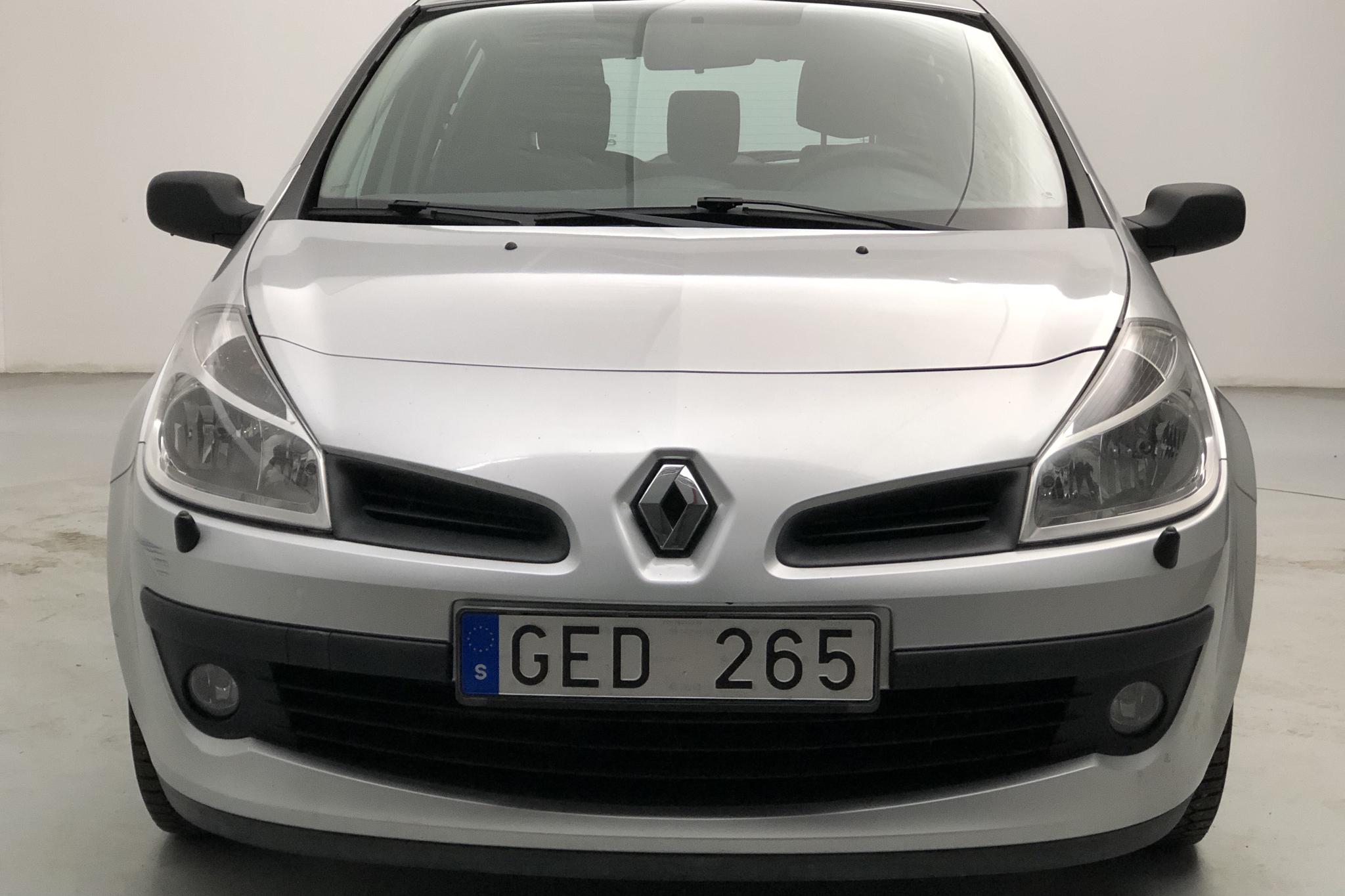 Renault Clio III 1.2 TCE 5dr (101hk) - 12 806 mil - Manuell - Light Grey - 2008