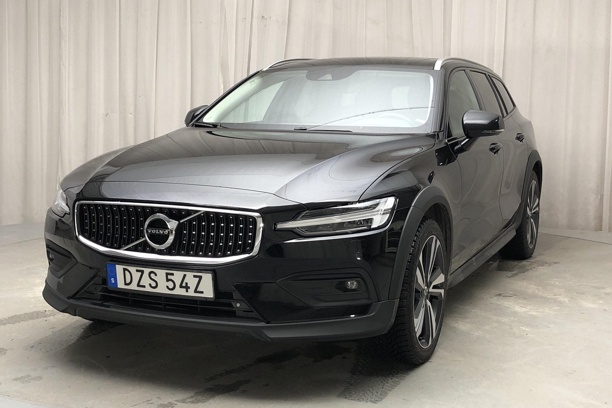 Volvo V60 D4 Cross Country AWD (200hk) - 4 034 mil - Automat - svart - 2019