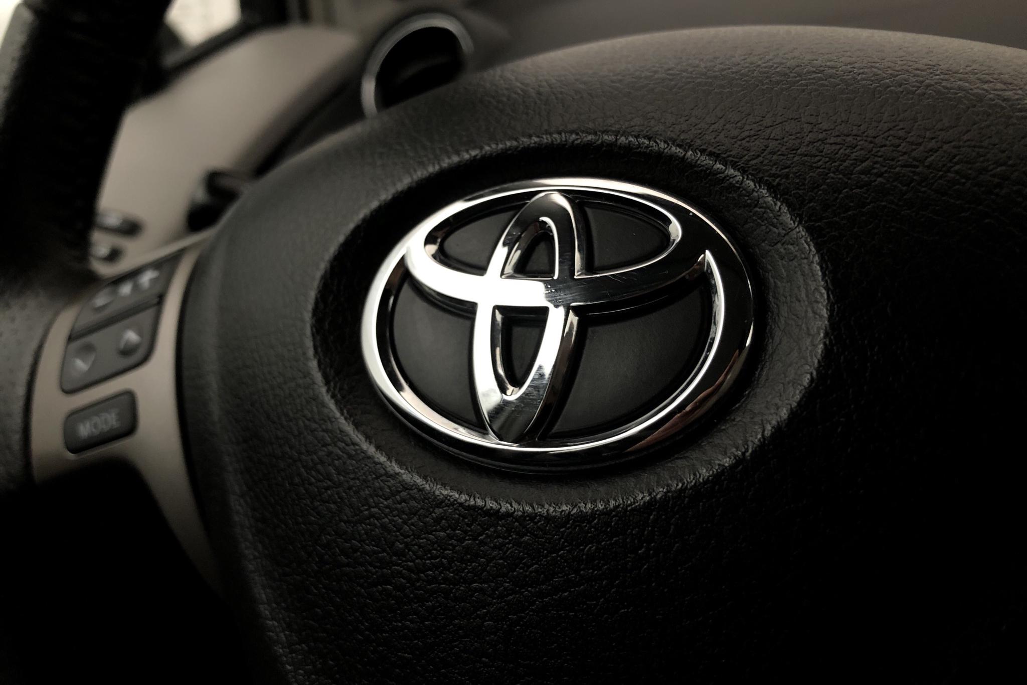 Toyota Yaris 1.4 D-4D 5dr (90hk) - 5 045 mil - Automat - vit - 2011