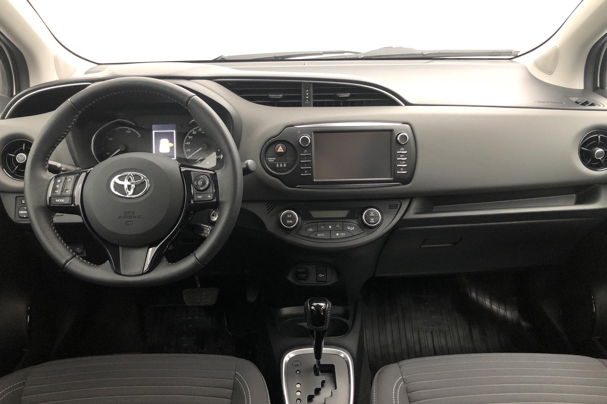 Toyota Yaris 1.5 Hybrid 5dr (101hk) - 26 720 km - Automatic - white - 2018