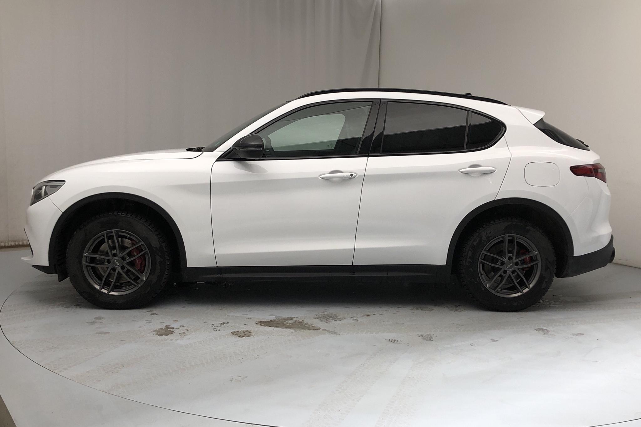 Alfa Romeo Stelvio 2.0 TBi Q4 AWD (280hk) - 4 304 mil - Automat - vit - 2019
