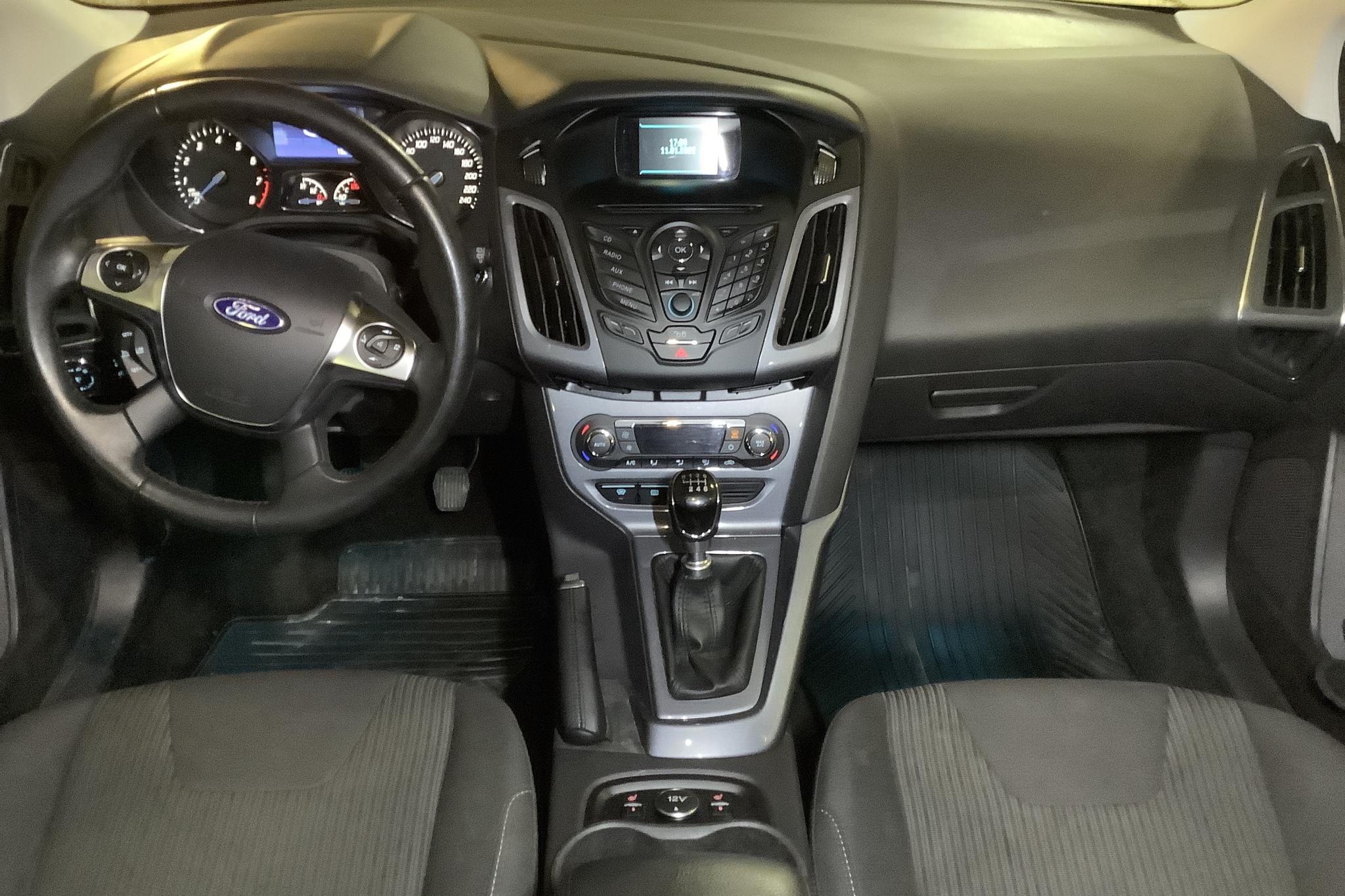 Ford Focus 1.6 Flexifuel Kombi (150hk) - 13 261 mil - Manuell - röd - 2015