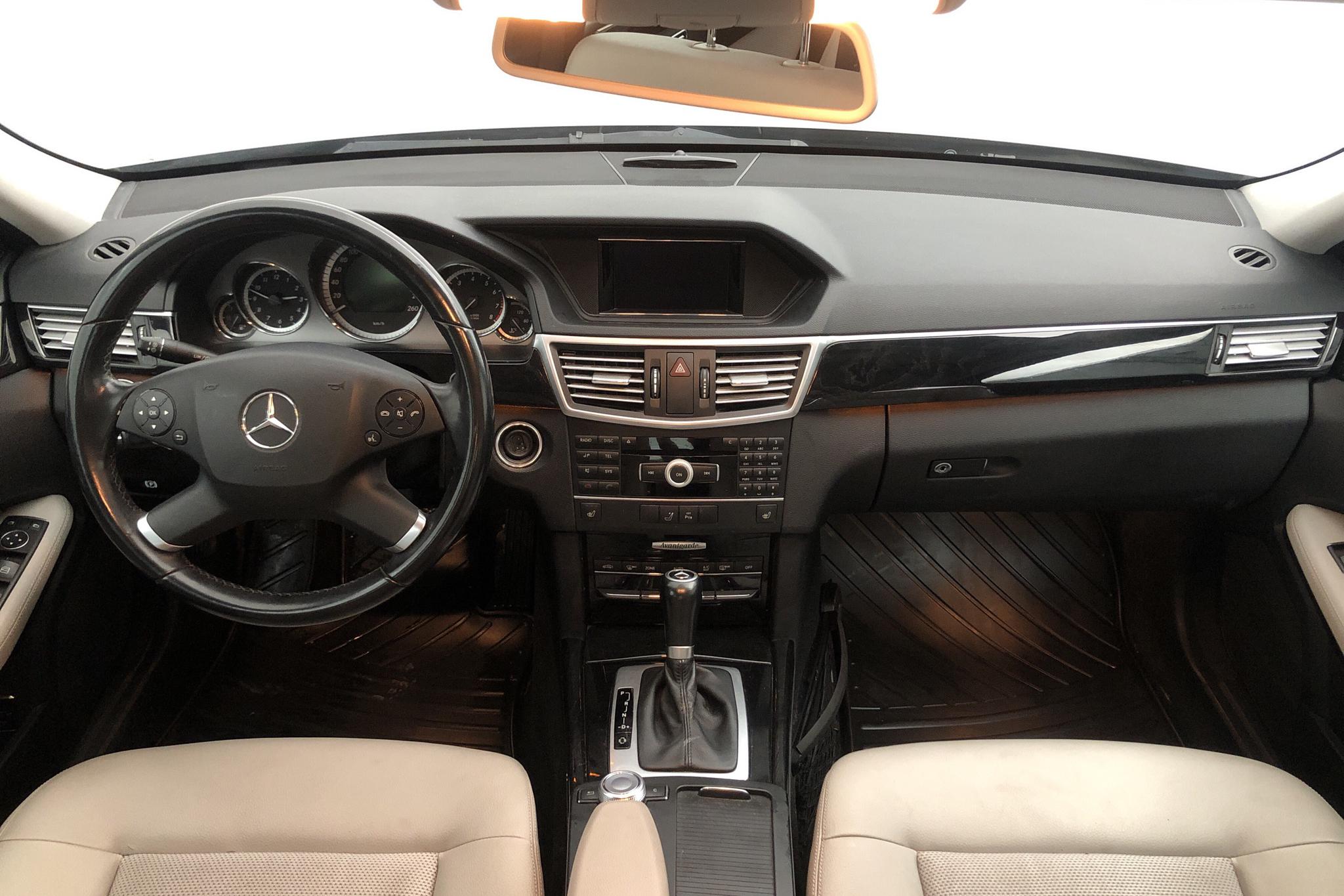 Mercedes E 200 W212 (184hk) - 157 590 km - Automatic - silver - 2011