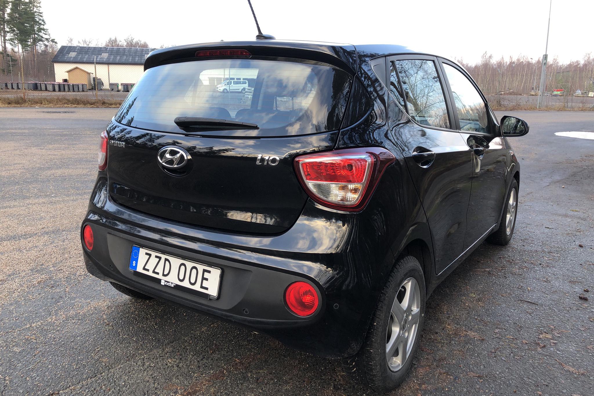 Hyundai i10 1.0 (66hk) - 3 012 mil - Manuell - svart - 2019