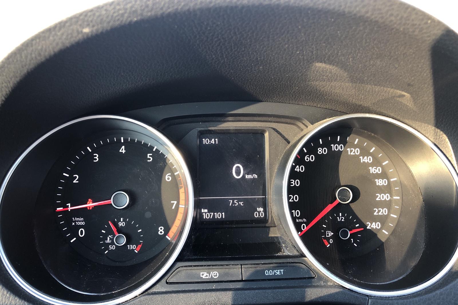 VW Polo 1.2 TSI 5dr (90hk) - 10 710 mil - Manuell - röd - 2015