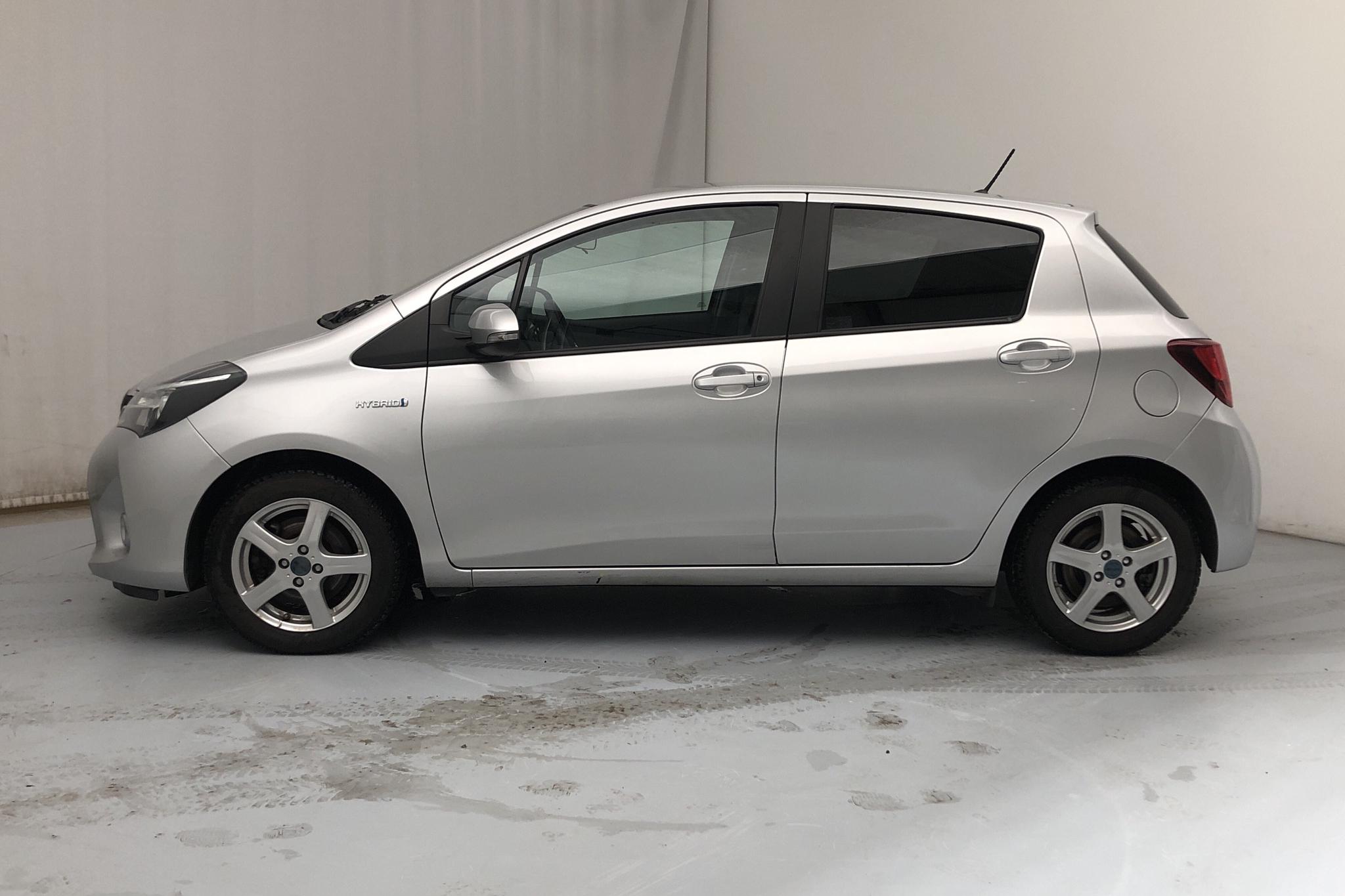 Toyota Yaris 1.5 HSD 5dr (75hk) - 39 780 km - Automatic - silver - 2015