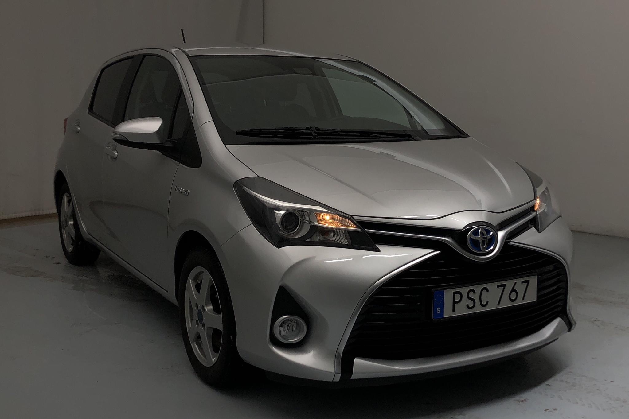 Toyota Yaris 1.5 HSD 5dr (75hk) - 3 978 mil - Automat - silver - 2015