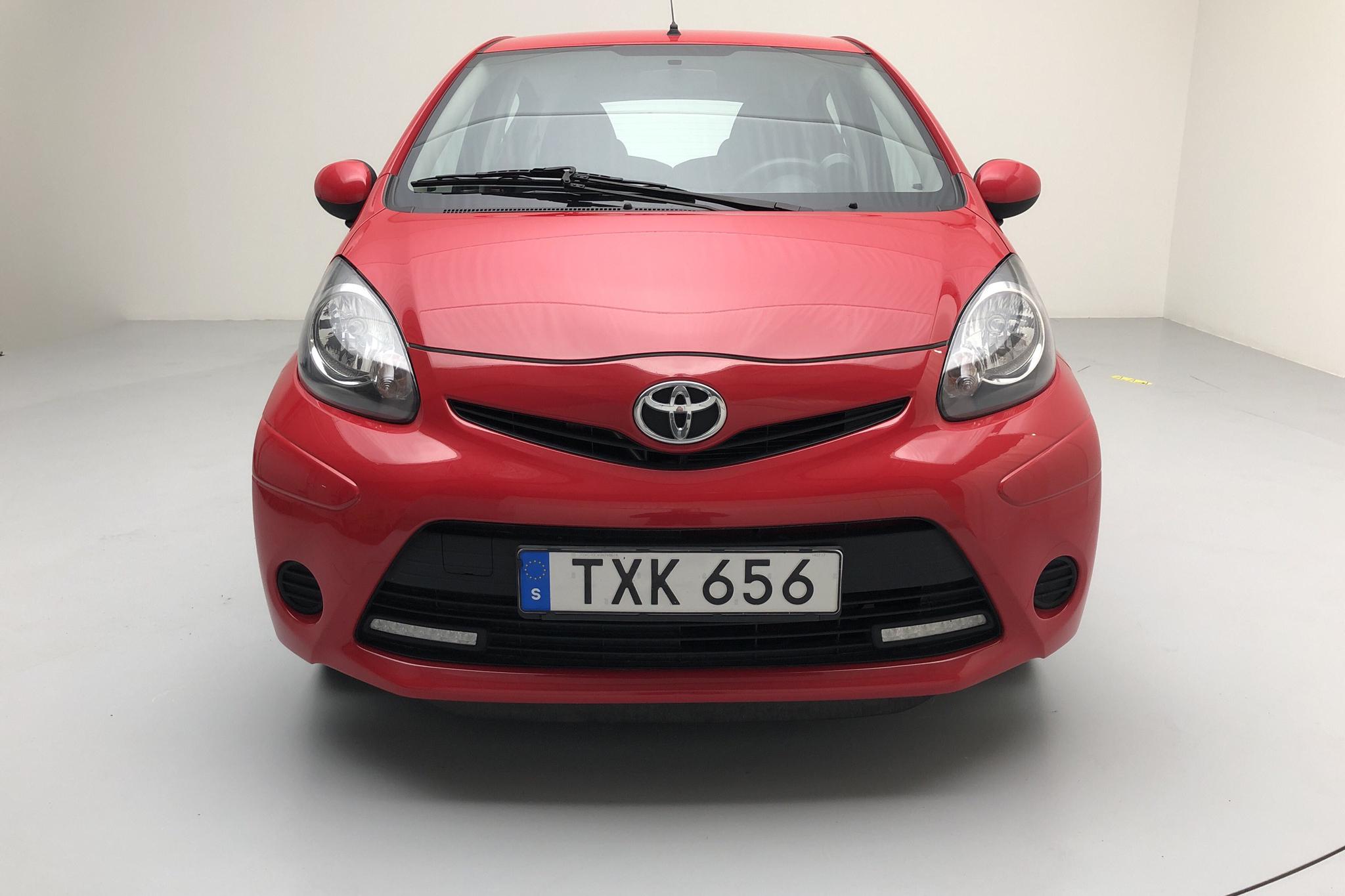 Toyota Aygo 1.0 VVT-i 5dr (68hk) - 6 952 mil - Manuell - röd - 2014