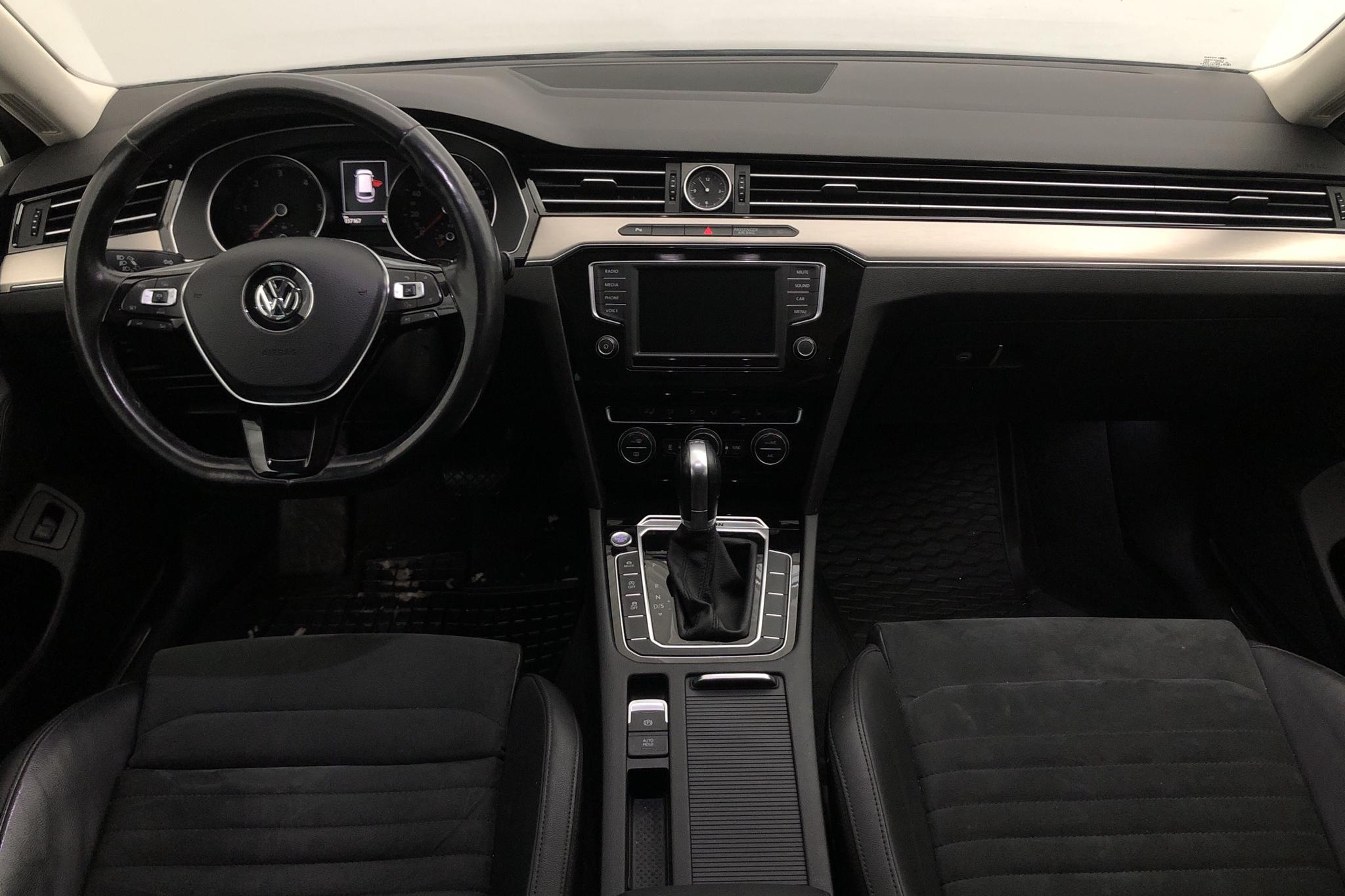 VW Passat 2.0 TDI Sportscombi 4MOTION (190hk) - 13 716 mil - Automat - silver - 2016