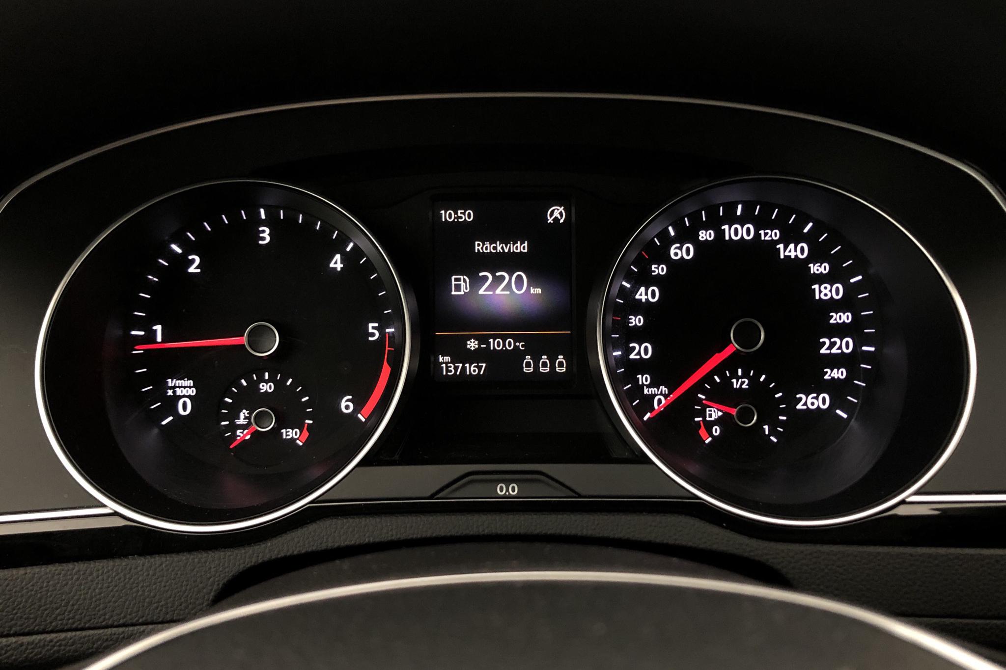 VW Passat 2.0 TDI Sportscombi 4MOTION (190hk) - 137 160 km - Automatic - silver - 2016