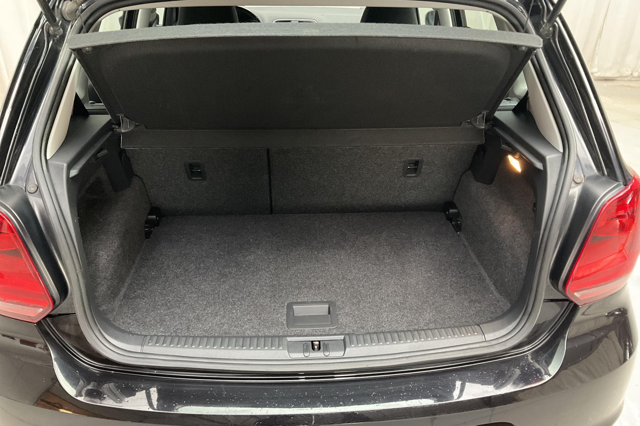 VW Polo 1.2 TSI 5dr (90hk) - 49 880 km - Manual - black - 2015
