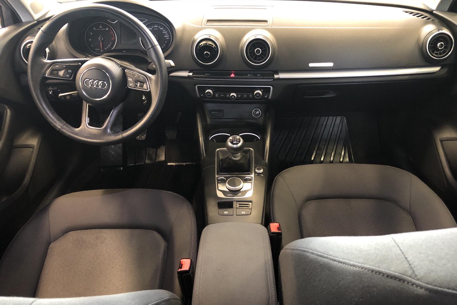 Audi A3 Sportback 35 TFSI (150hk) - 2 488 mil - Manuell - grå - 2019