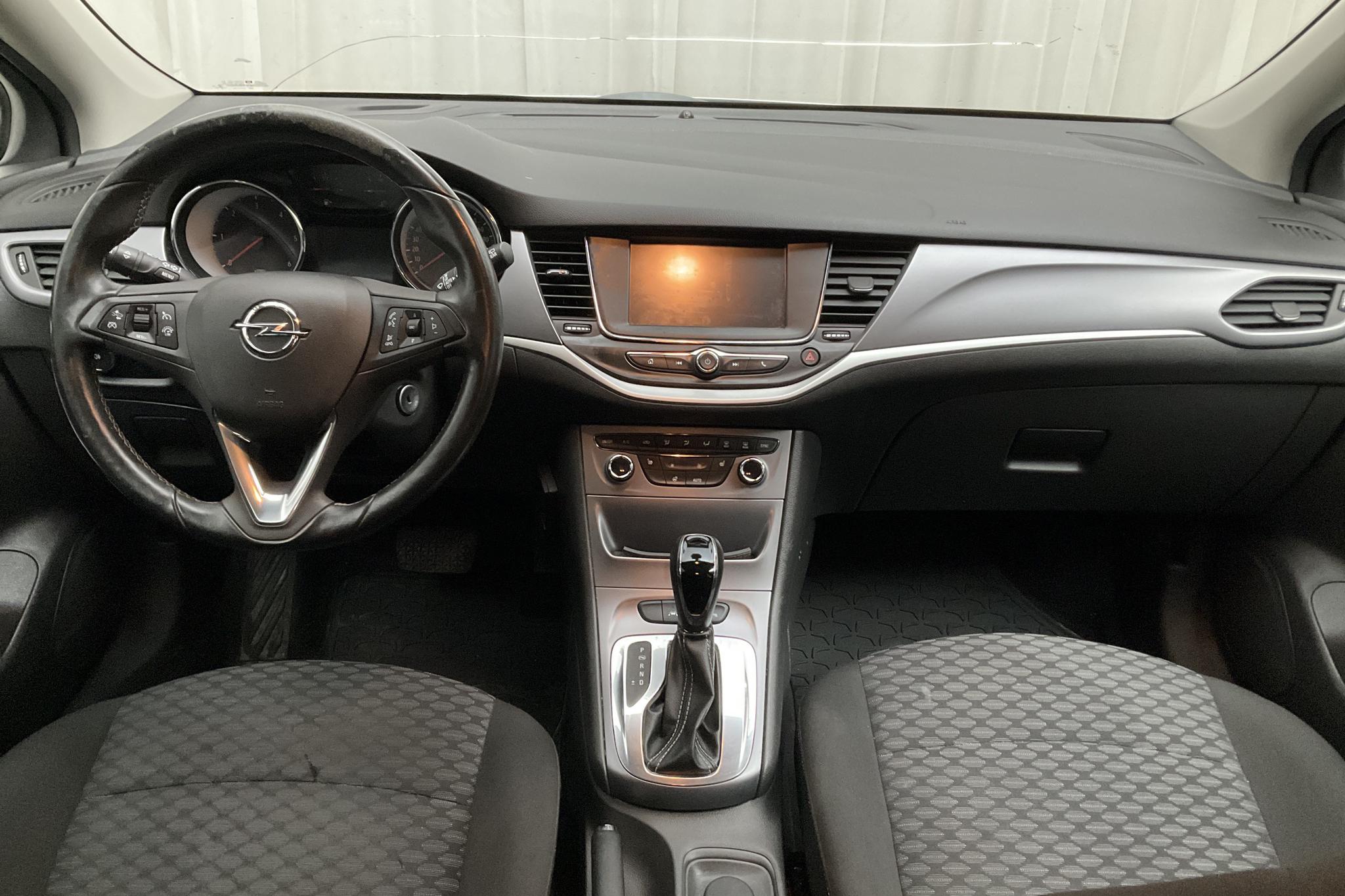 Opel Astra 1.6 CDTI ECOTEC SportsTourer (136hk) - 135 240 km - Automatic - white - 2017