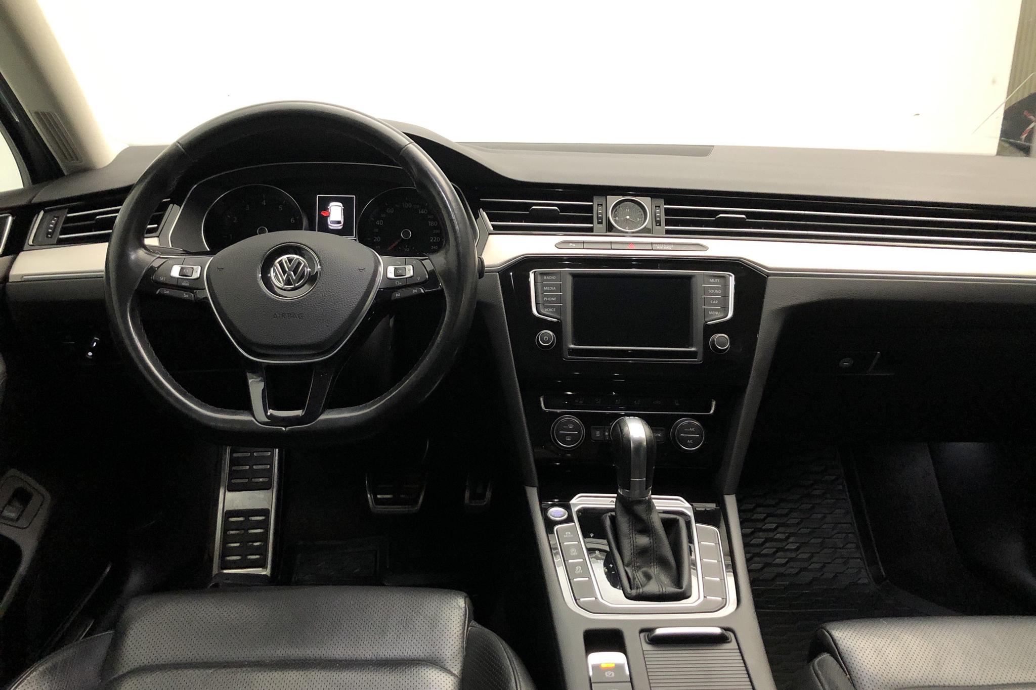 VW Passat Alltrack 2.0 TSI Sportscombi 4MOTION (220hk) - 109 270 km - Automatic - silver - 2016