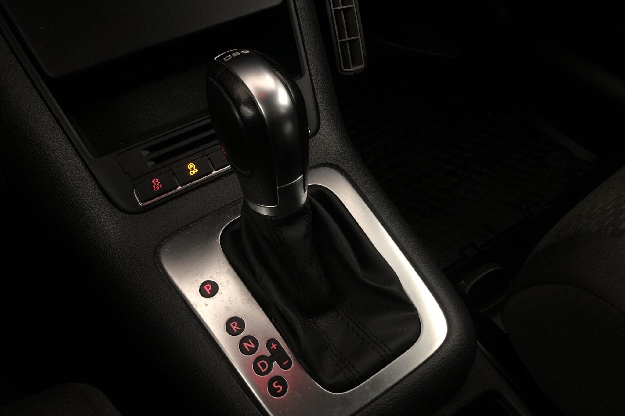 VW Golf VI 1.6 TDI BlueMotion Technology Plus (105hk) - 21 304 mil - Automat - Dark Blue - 2011