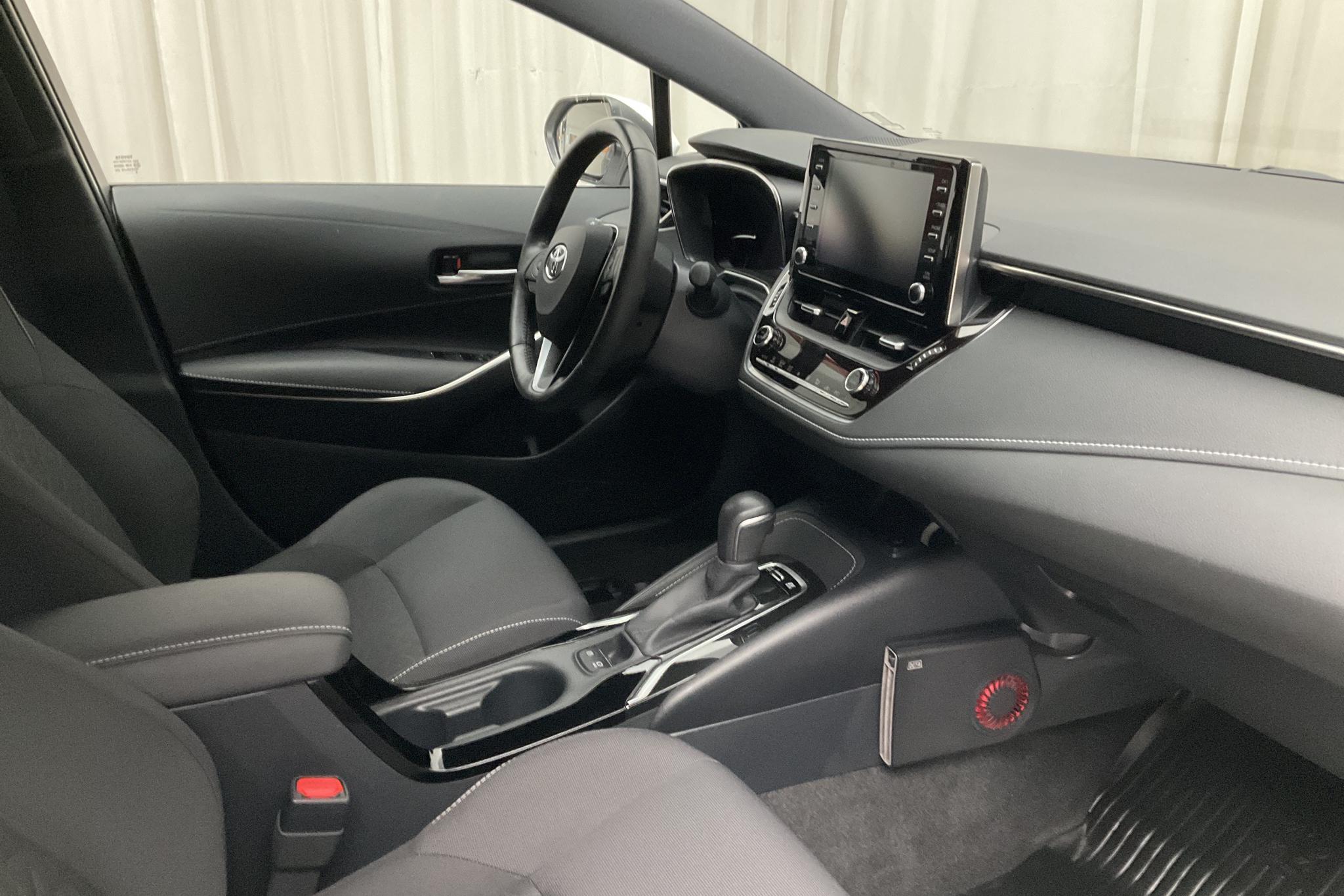 Toyota Corolla 1.8 Hybrid 5dr (122hk) - 4 624 mil - Automat - vit - 2019