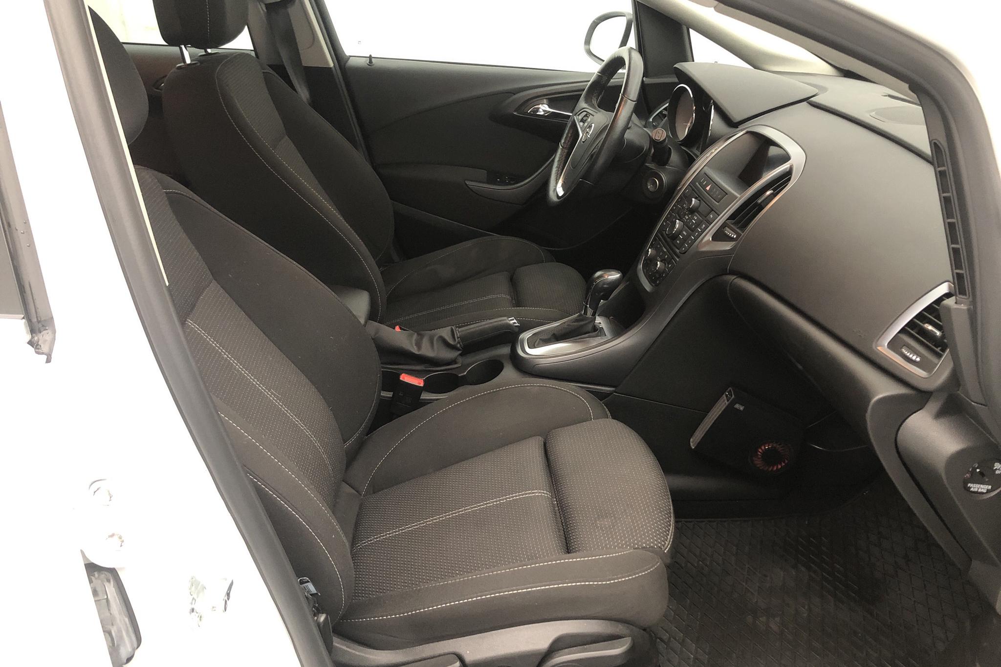 Opel Astra 1.4 Turbo ECOTEC Sports Tourer (140hk) - 80 590 km - Automatic - white - 2015