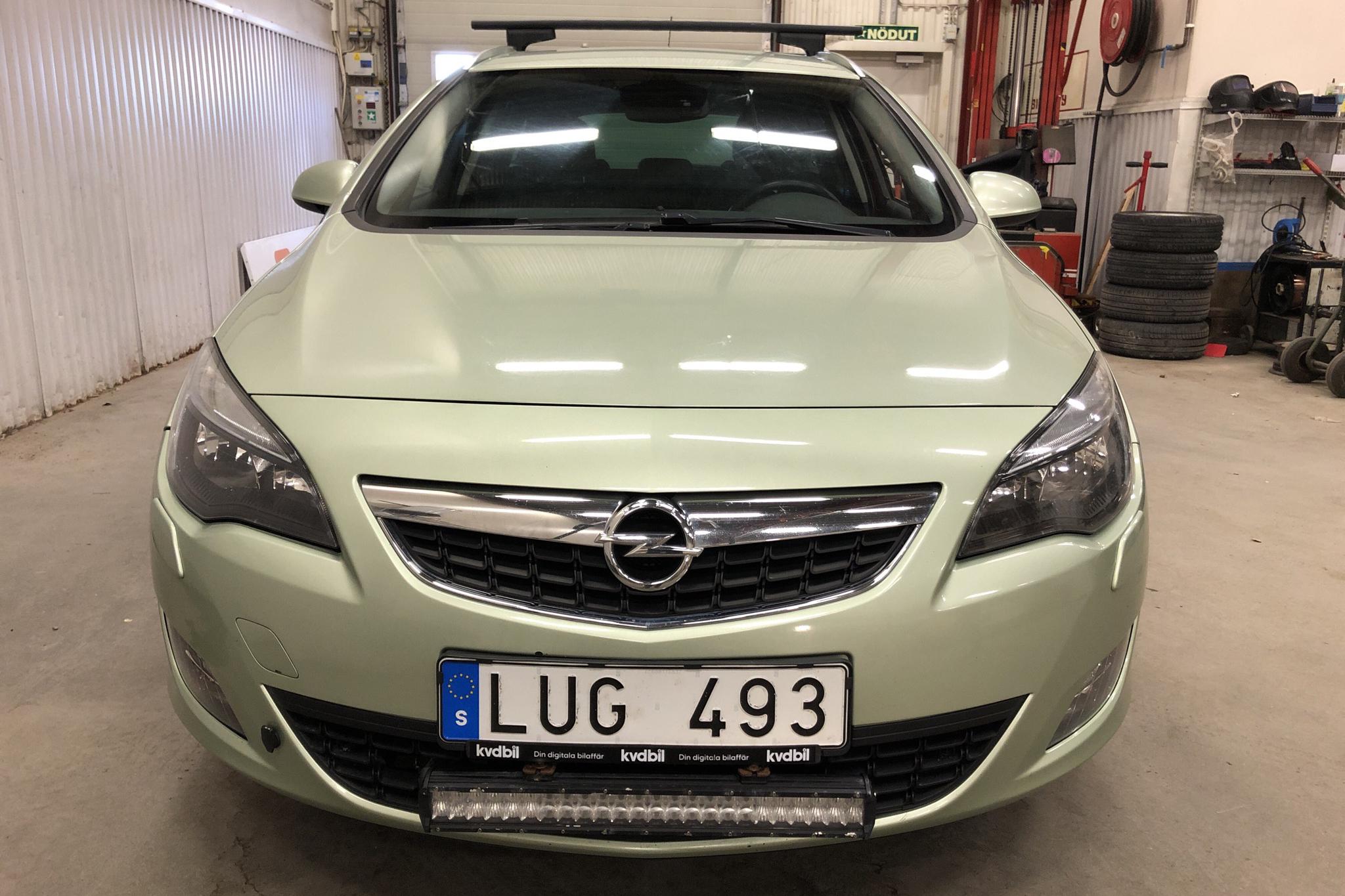 Opel Astra 1.4 Turbo ECOTEC Sports Tourer (140hk) - 17 502 mil - Manuell - grön - 2011