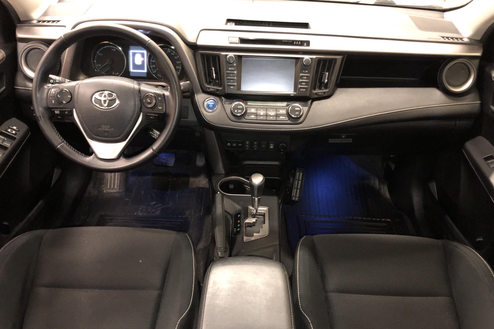 Toyota RAV4 2.5 HSD AWD (197hk) - 19 354 mil - Automat - vit - 2017