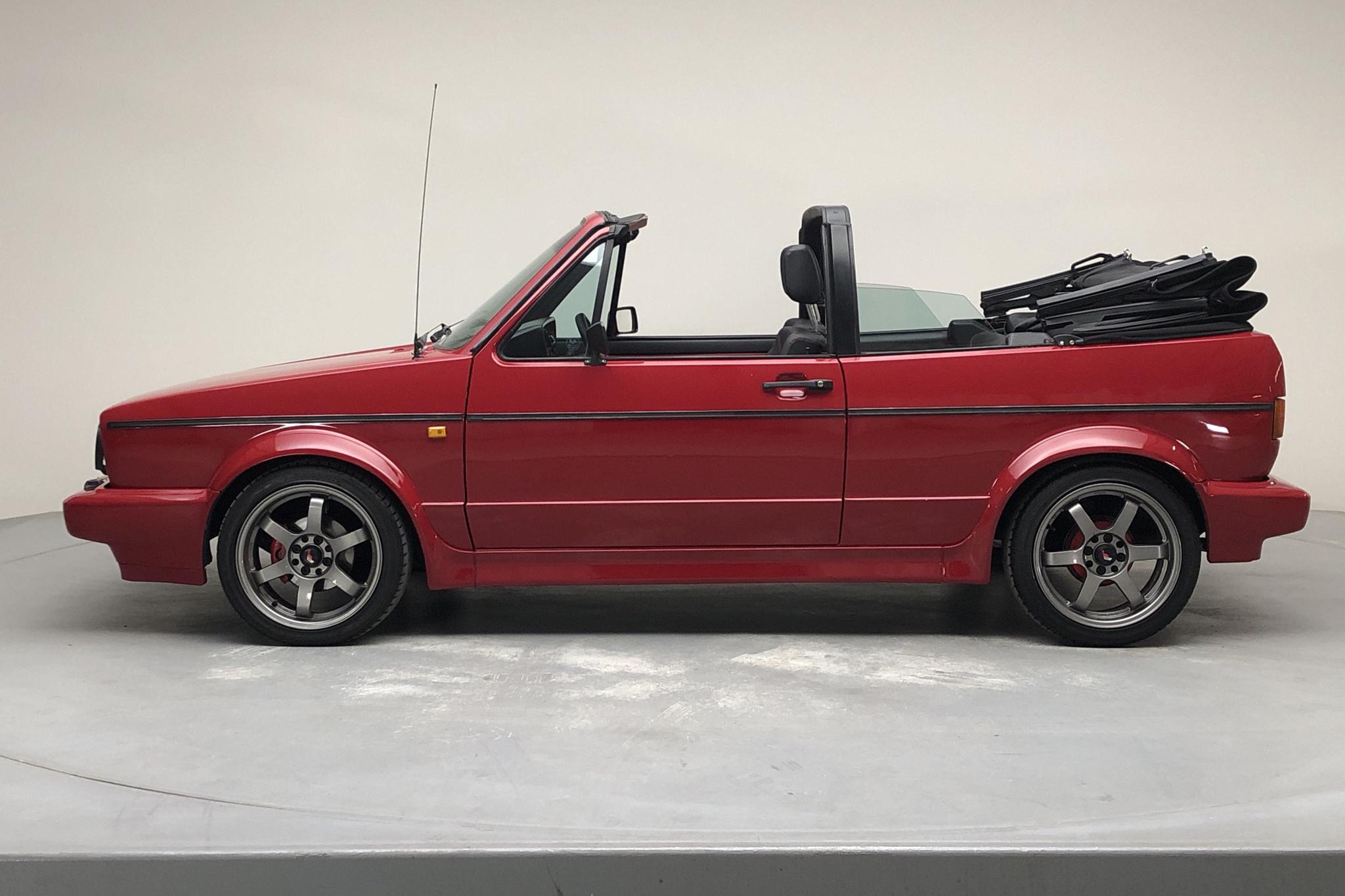 VW Golf Cabriolet 1.8 (98hk) - 23 138 mil - Manuell - röd - 1989