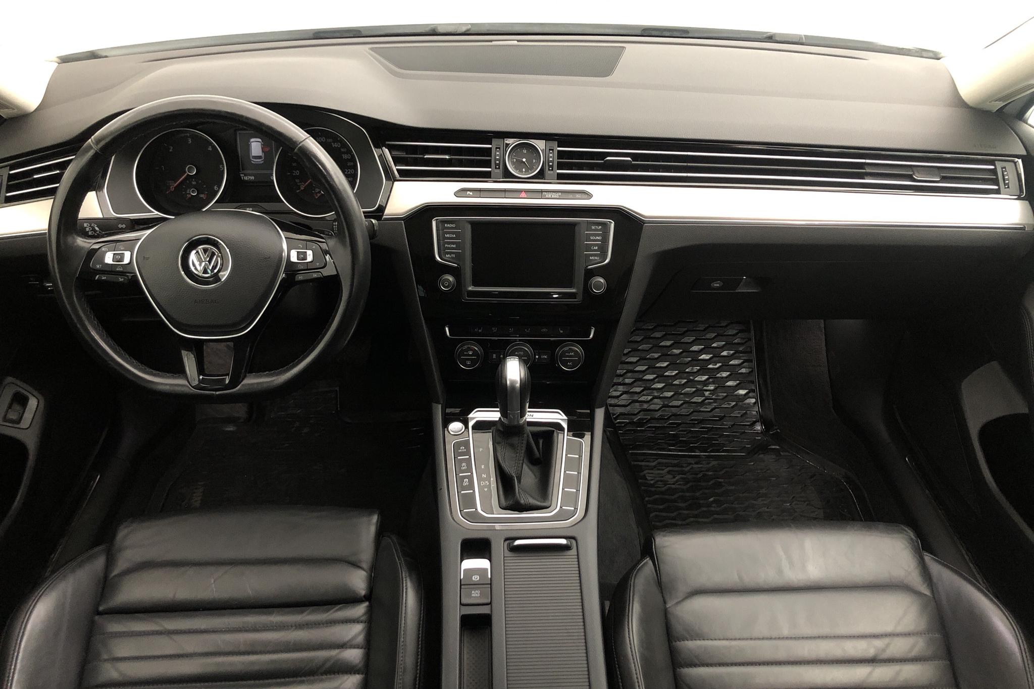 VW Passat 2.0 TDI Sportscombi 4MOTION (190hk) - 118 800 km - Automatic - white - 2015
