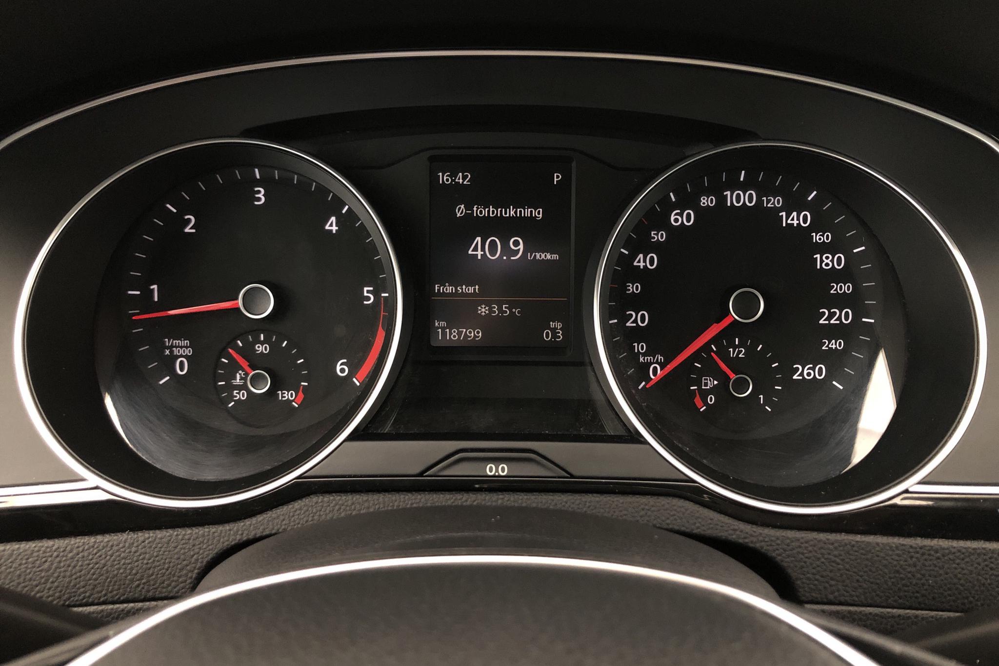 VW Passat 2.0 TDI Sportscombi 4MOTION (190hk) - 118 800 km - Automatic - white - 2015