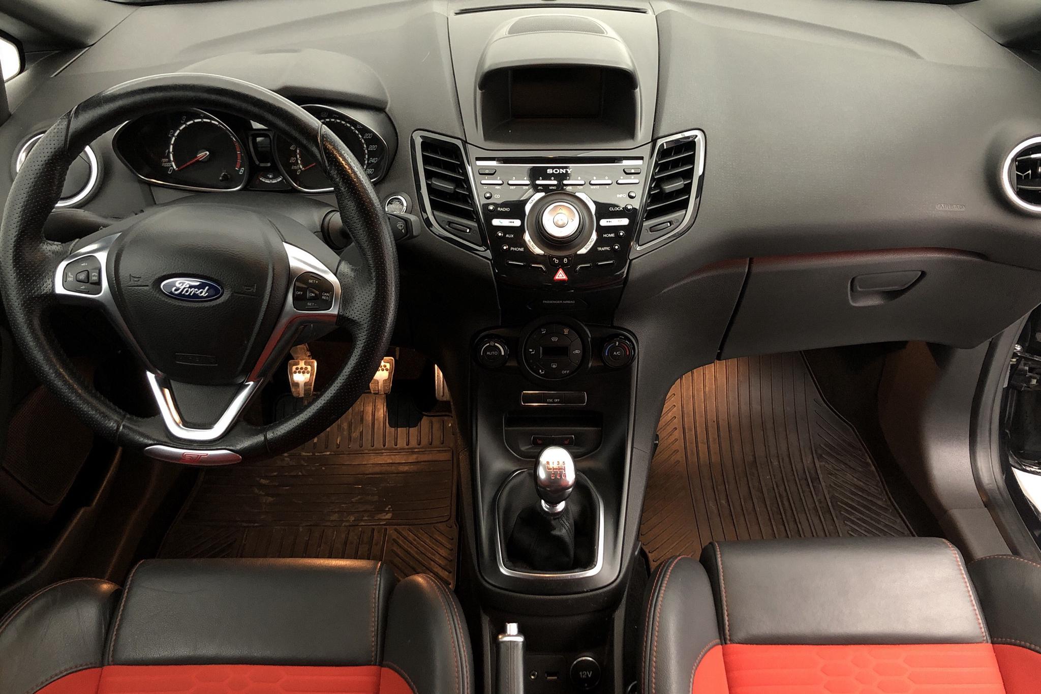 Ford Fiesta 1.6 ST 3dr (182hk) - 10 799 mil - Manuell - svart - 2015
