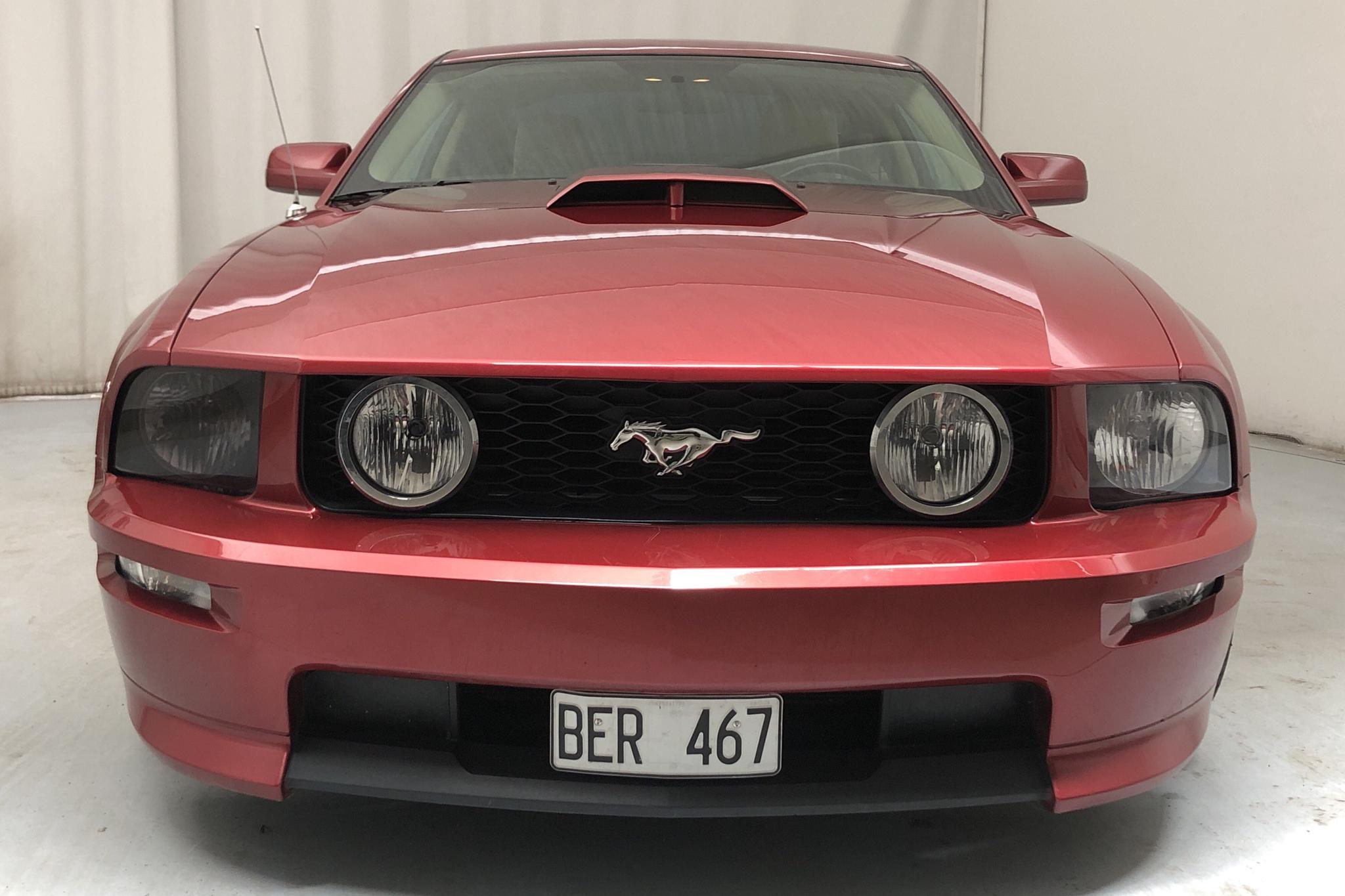 Ford Mustang GT 4.6 V8 Coupé (300hk) - 3 628 mil - Automat - Dark Red - 2007