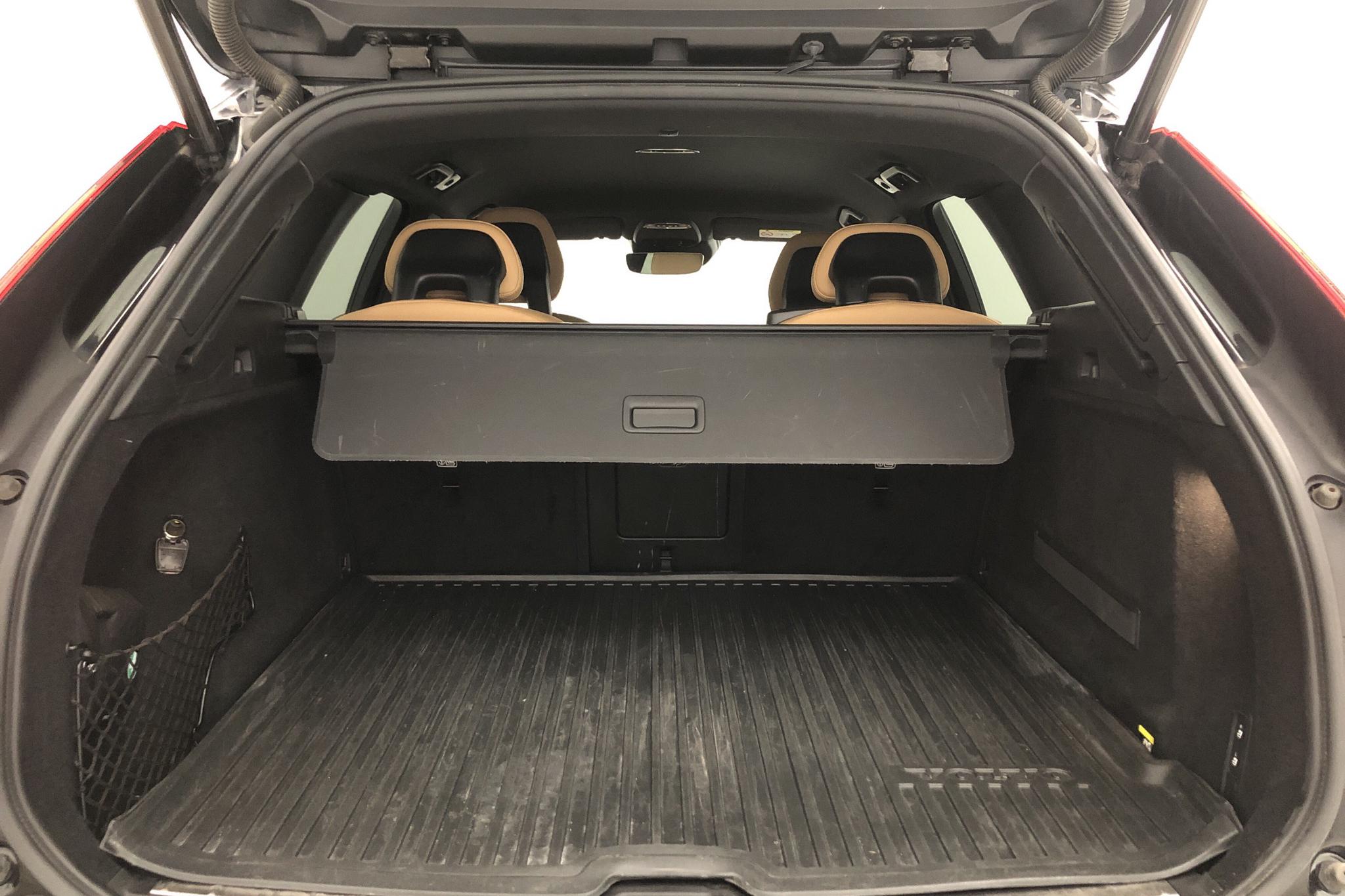 Volvo XC60 T5 AWD (250hk) - 11 672 mil - Automat - svart - 2018