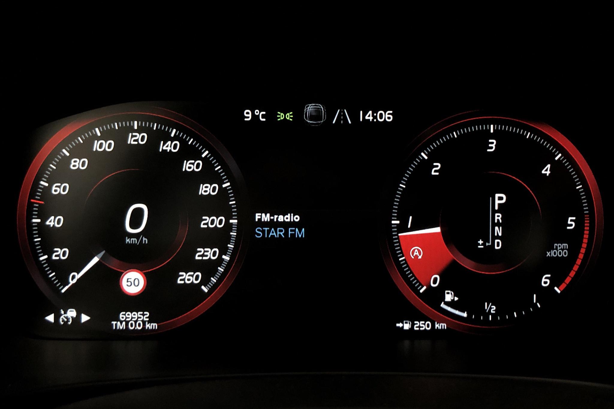 Volvo V90 D4 Cross Country AWD (190hk) - 6 996 mil - Automat - vit - 2018