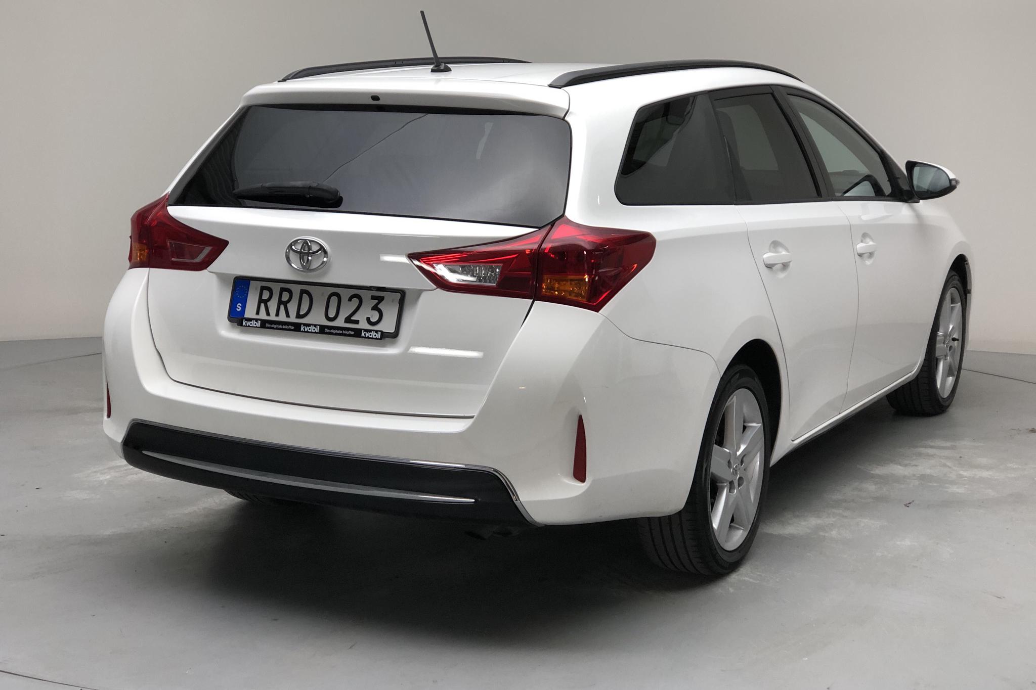 Toyota Auris 1.6 Touring Sports (132hk) - 132 040 km - Manual - white - 2014