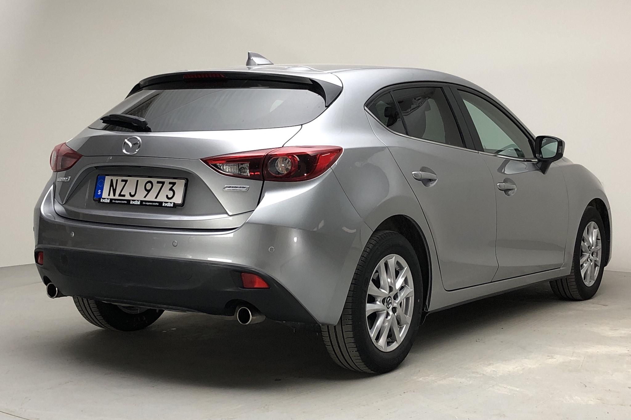 Mazda 3 2.0 5dr (120hk) - 5 837 mil - Automat - grå - 2016