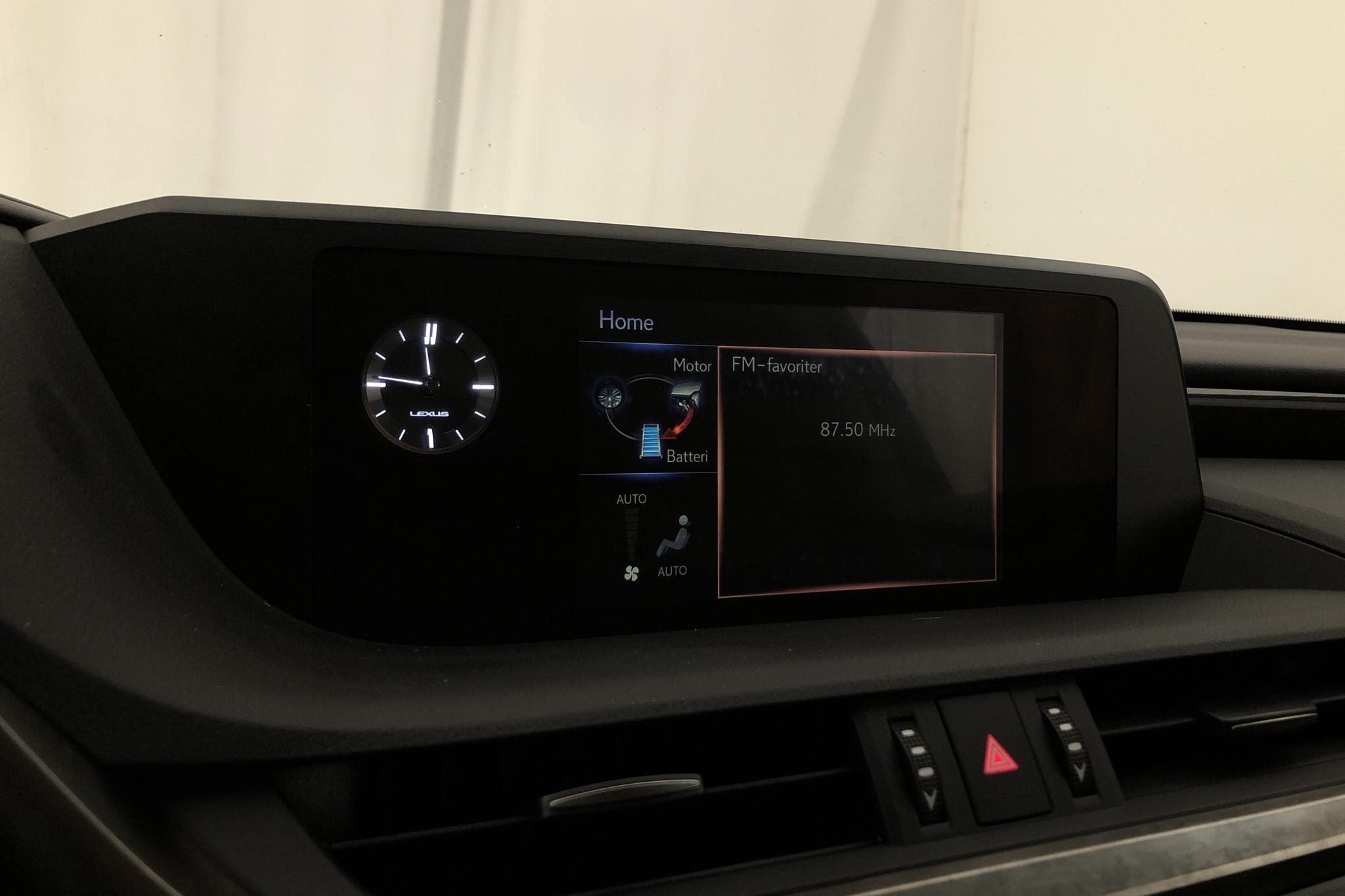 Lexus ES 300h (218hk) - 8 461 mil - Automat - grå - 2019
