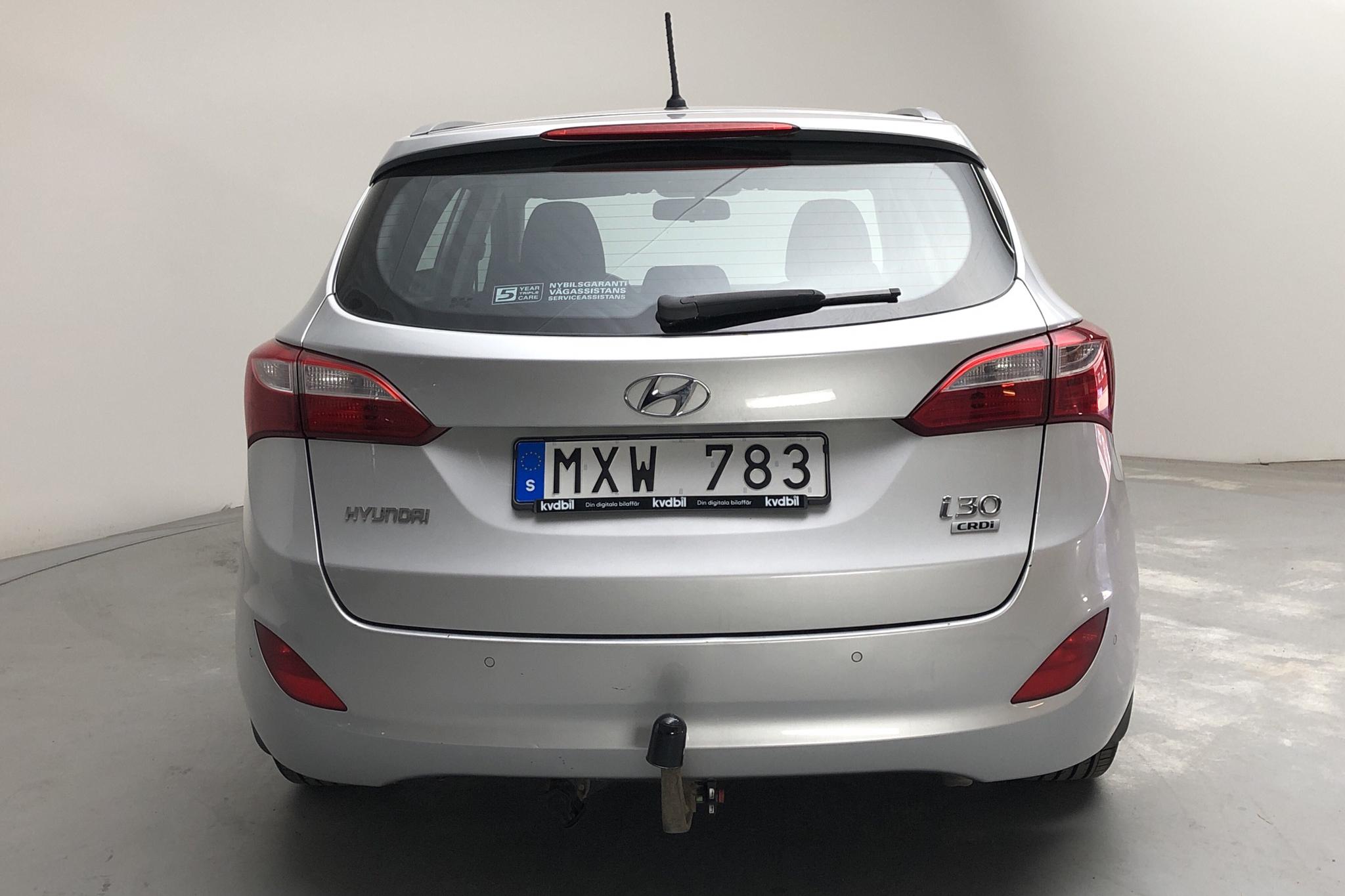 Hyundai i30 1.6 CRDi Kombi (110hk) - 19 665 mil - Manuell - silver - 2013