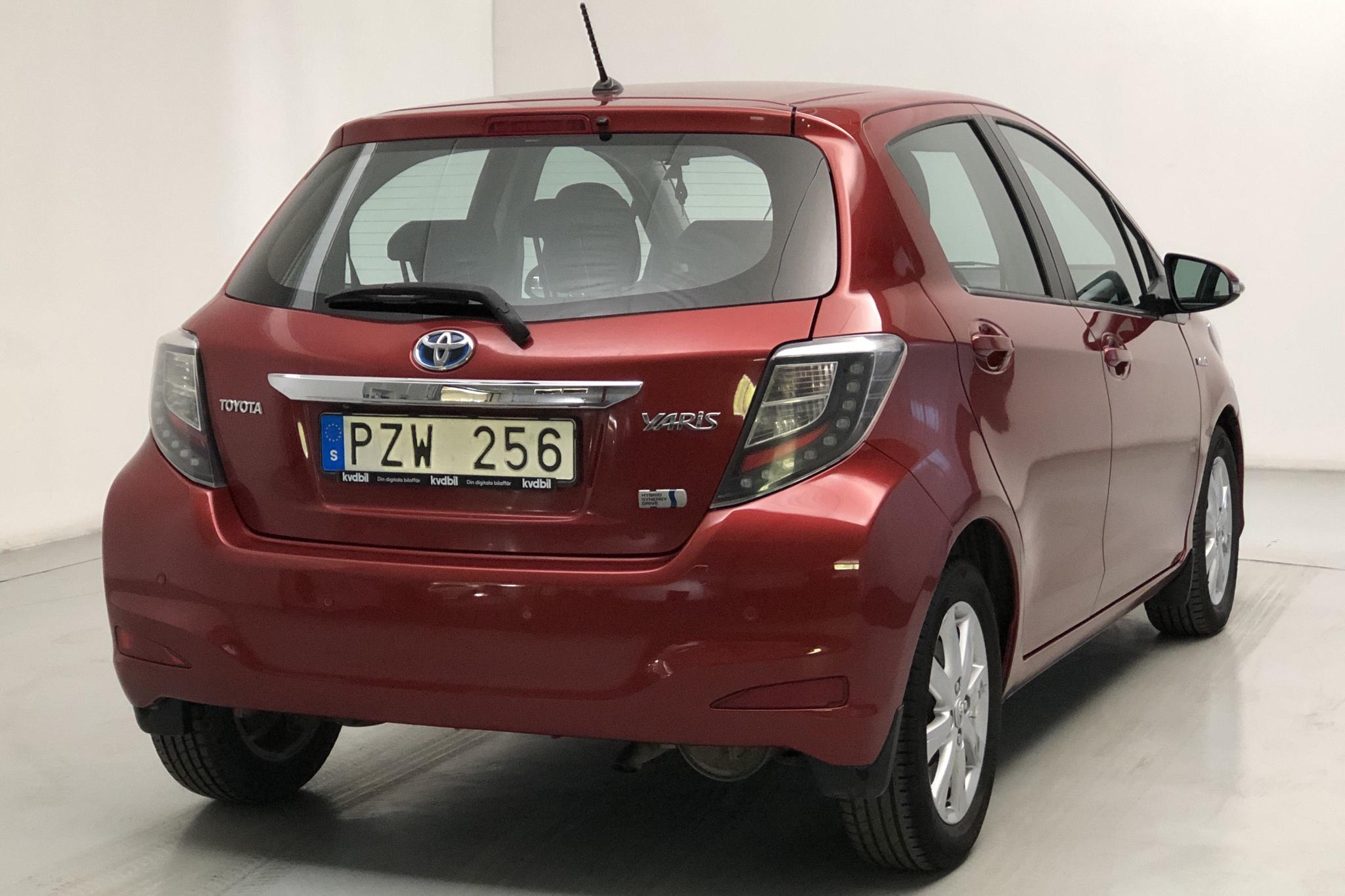 Toyota Yaris 1.5 HSD 5dr (75hk) - 148 250 km - Automatic - red - 2013