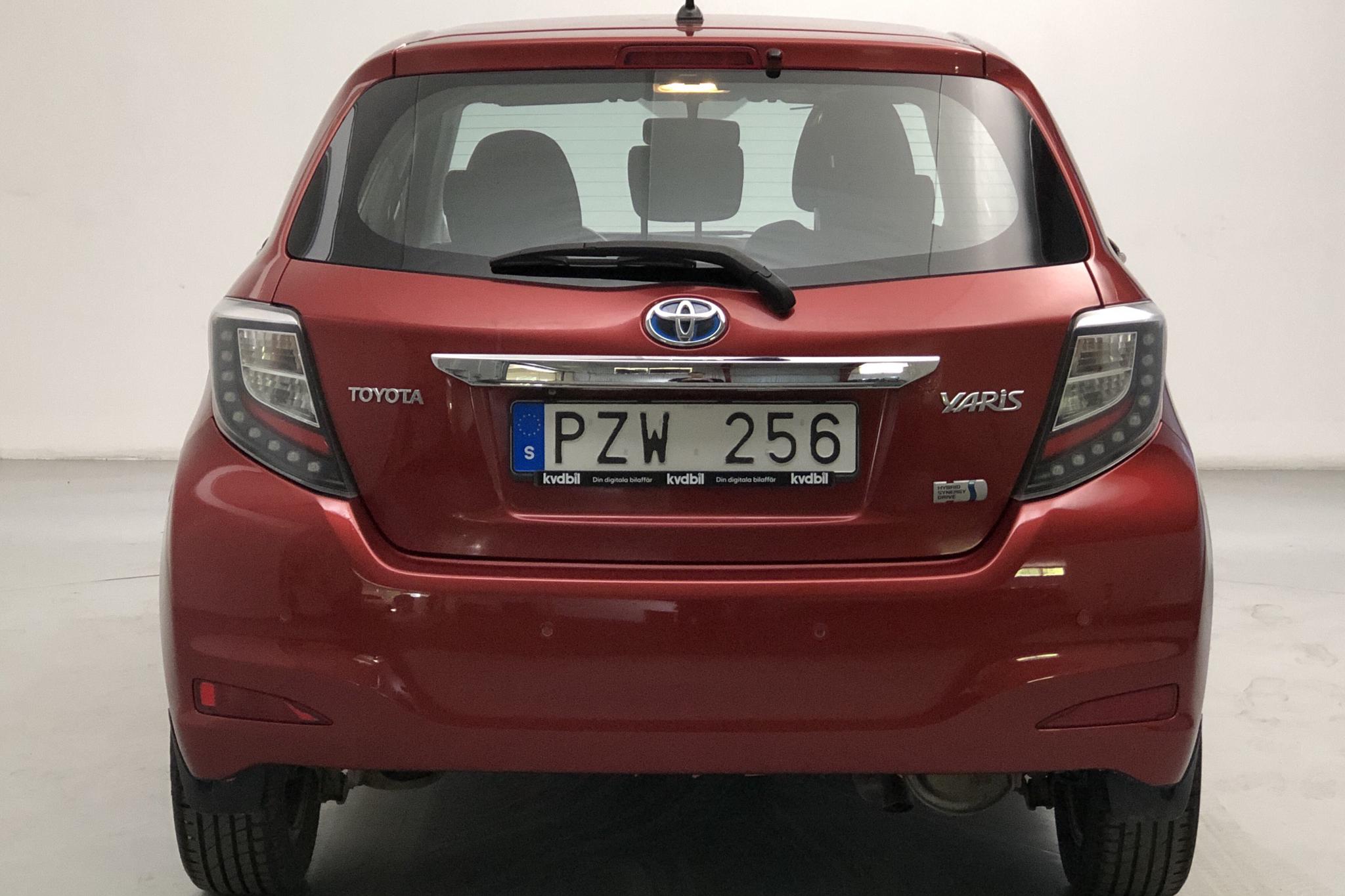 Toyota Yaris 1.5 HSD 5dr (75hk) - 14 825 mil - Automat - röd - 2013