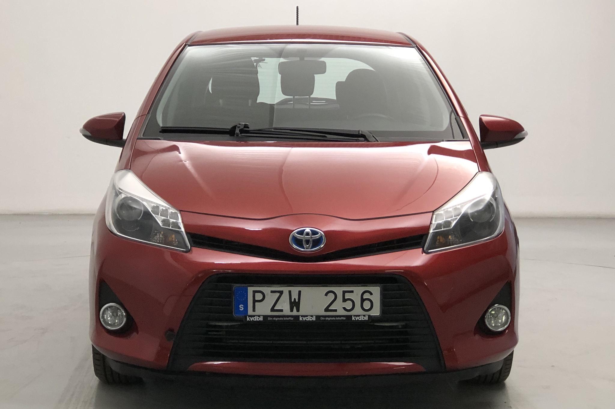 Toyota Yaris 1.5 HSD 5dr (75hk) - 14 825 mil - Automat - röd - 2013