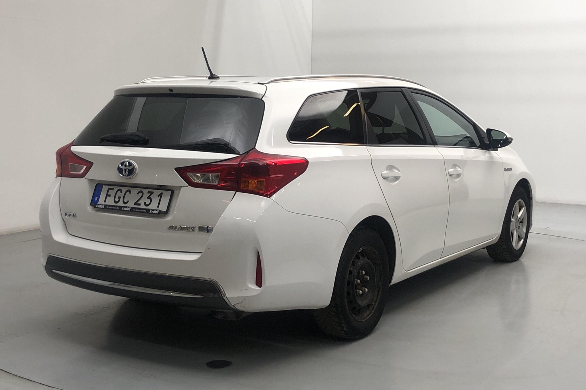 Toyota Auris 1.8 HSD Touring Sports (99hk) - 323 380 km - Automatic - white - 2014