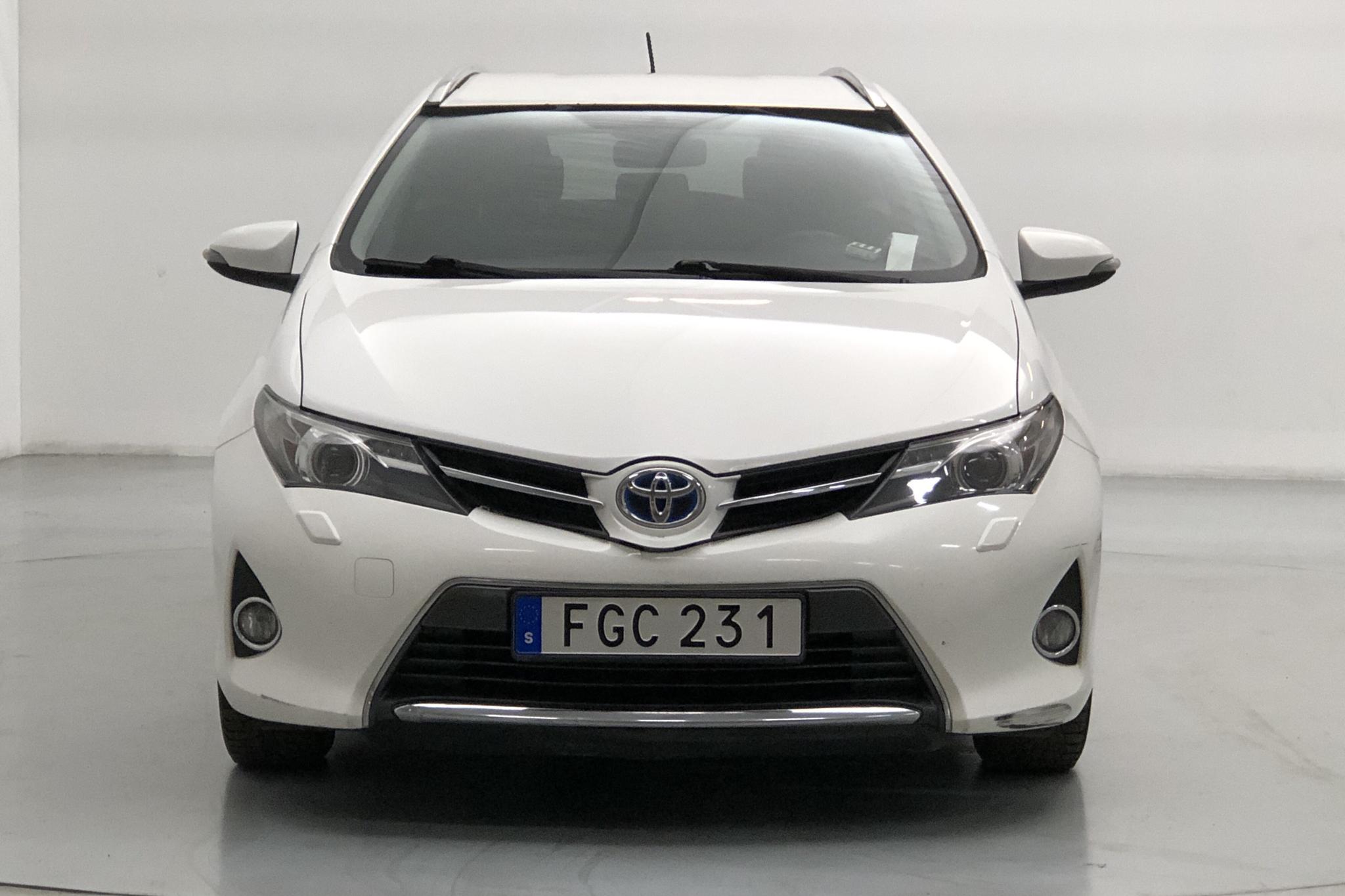 Toyota Auris 1.8 HSD Touring Sports (99hk) - 323 380 km - Automatic - white - 2014