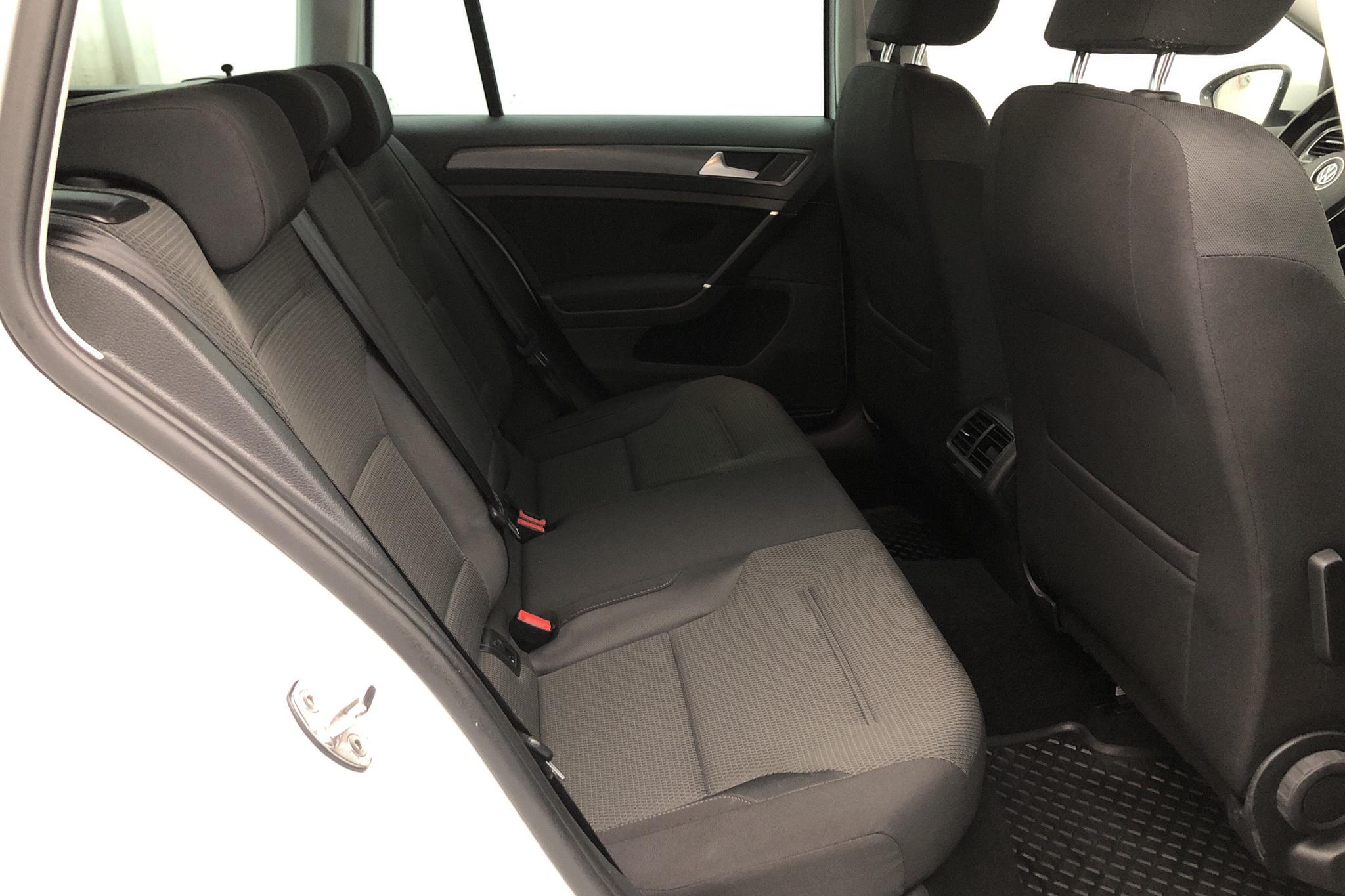 VW Golf VII 1.6 TDI Sportscombi (115hk) - 9 621 mil - Automat - vit - 2019