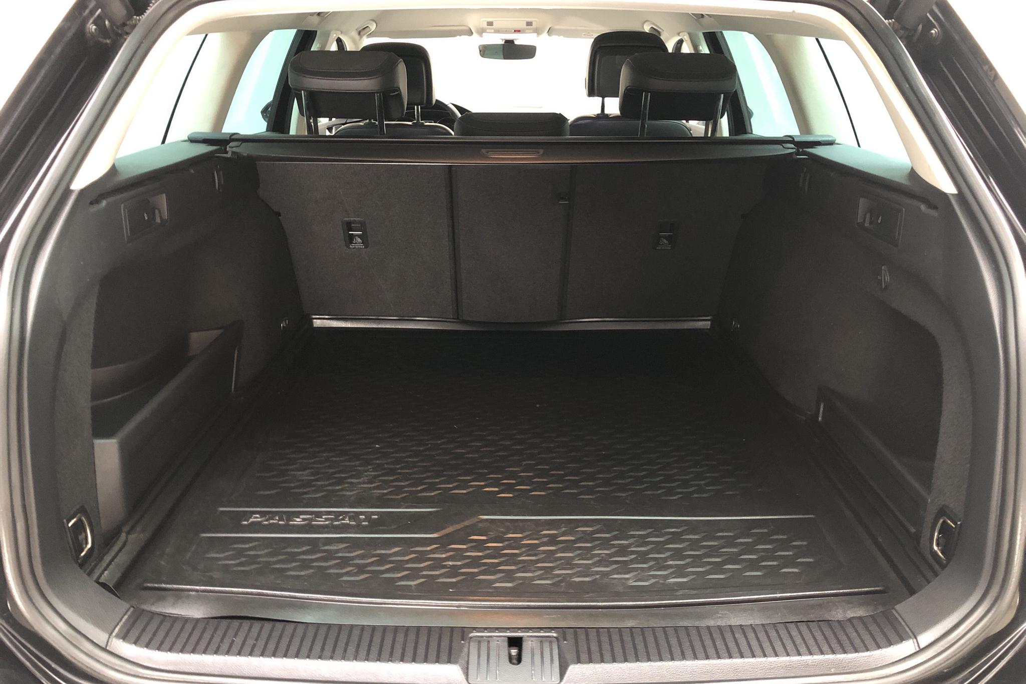 VW Passat 1.4 Plug-in-Hybrid Sportscombi (218hk) - 7 130 mil - Automat - svart - 2018