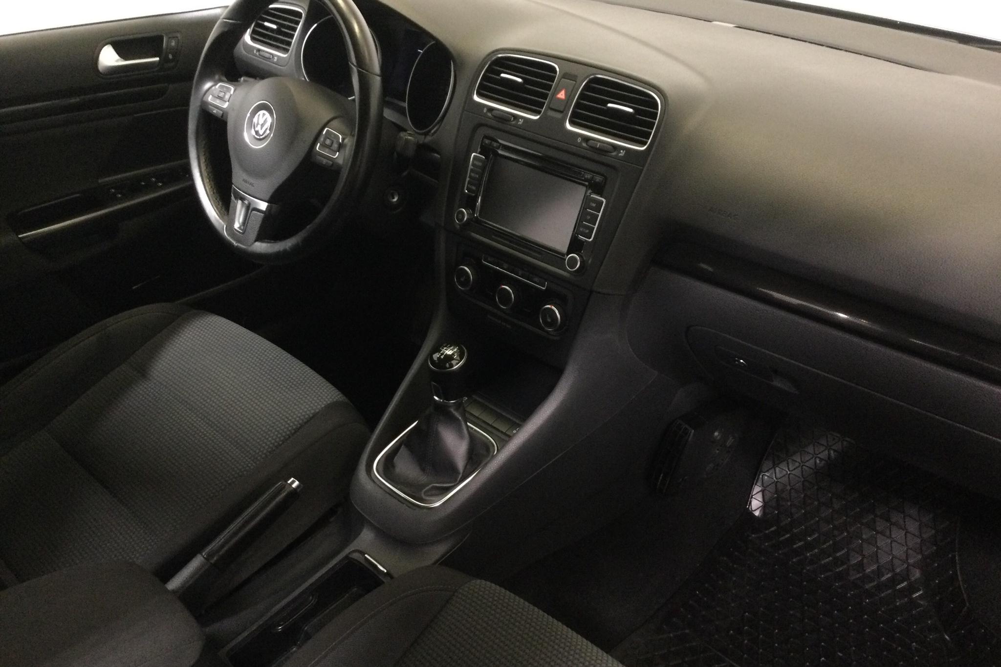 VW Golf VI 1.6 TDI BlueMotion Technology Variant (105hk) - 15 283 mil - Manuell - svart - 2013