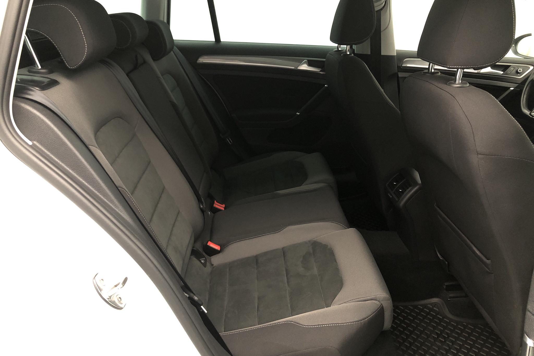 VW Golf Alltrack 2.0 TDI 4Motion (184hk) - 8 159 mil - Automat - vit - 2018